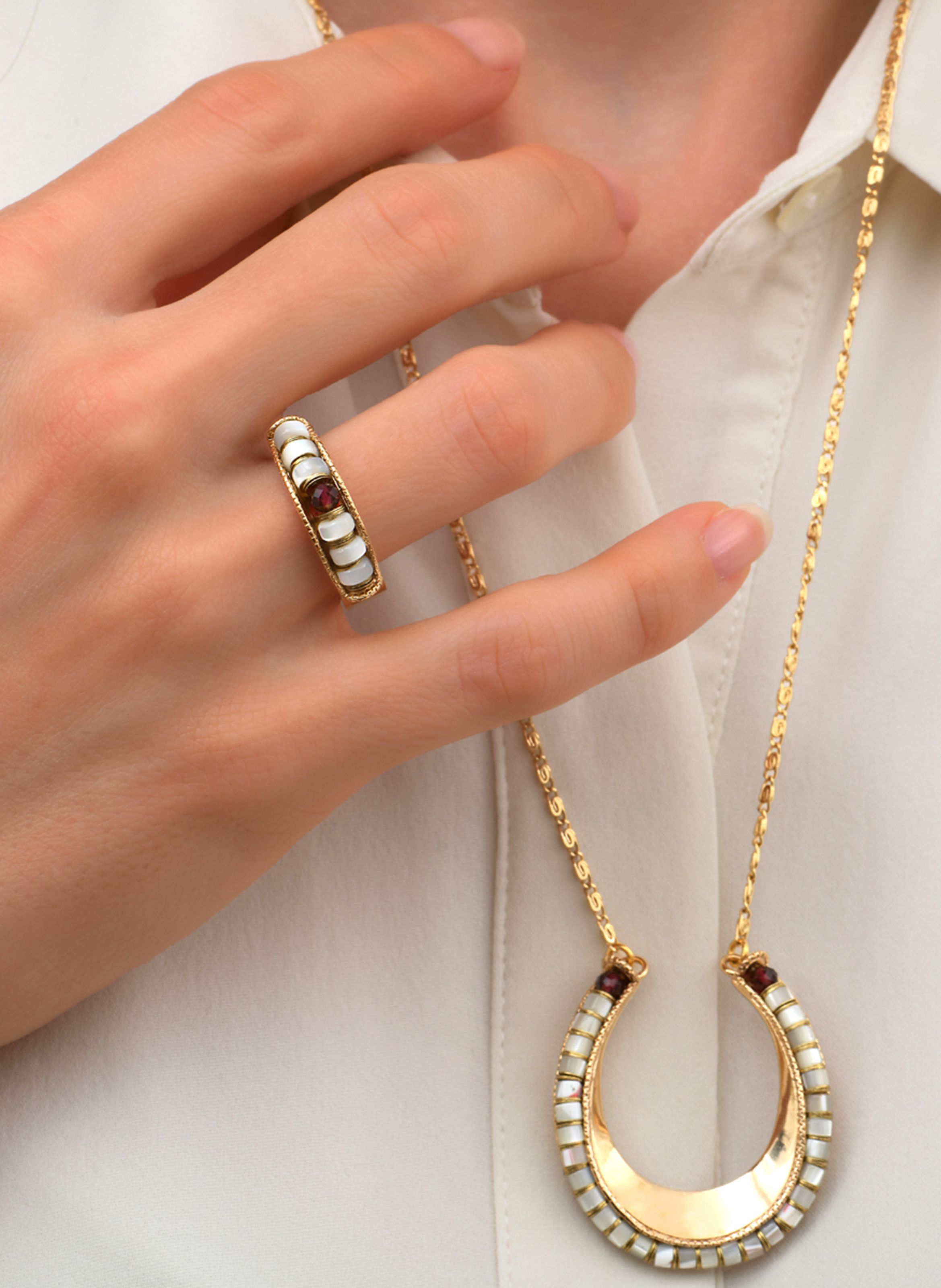 Lorsoul Elegante Edelstein-Gold überzogene Legierung Halskette Ohrringe Armband Ring Schmuck für Eine zunehmendes Engagement Set