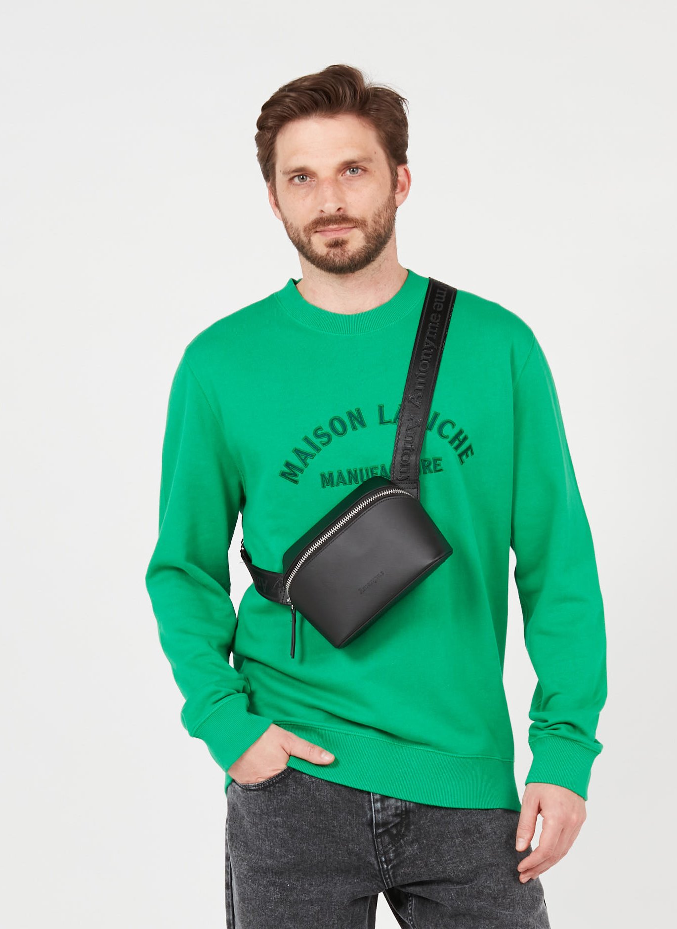 Zipup Small Leather Bag Noir Antonyme Men Place des Tendances