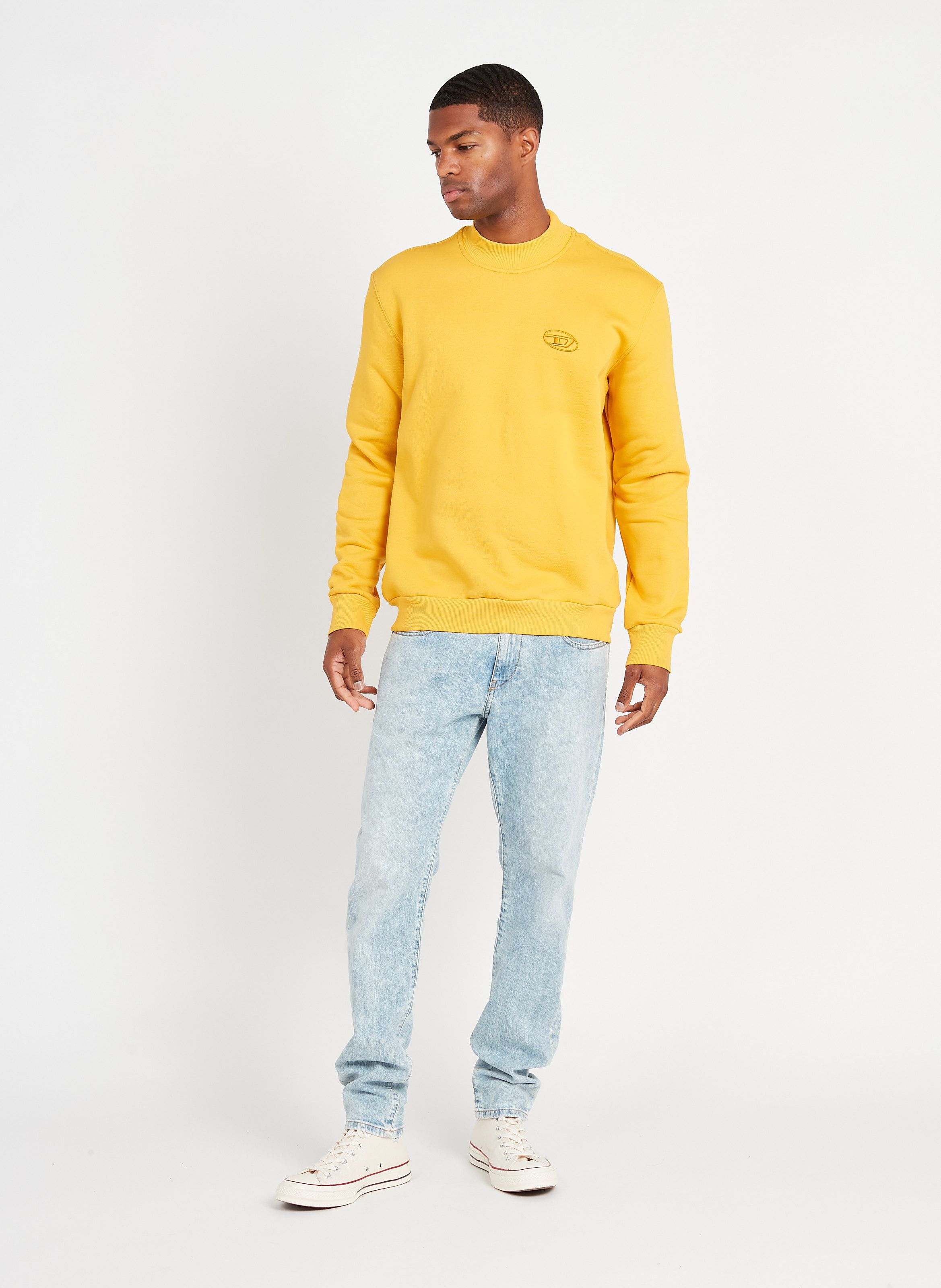 faded jeans mens outfit