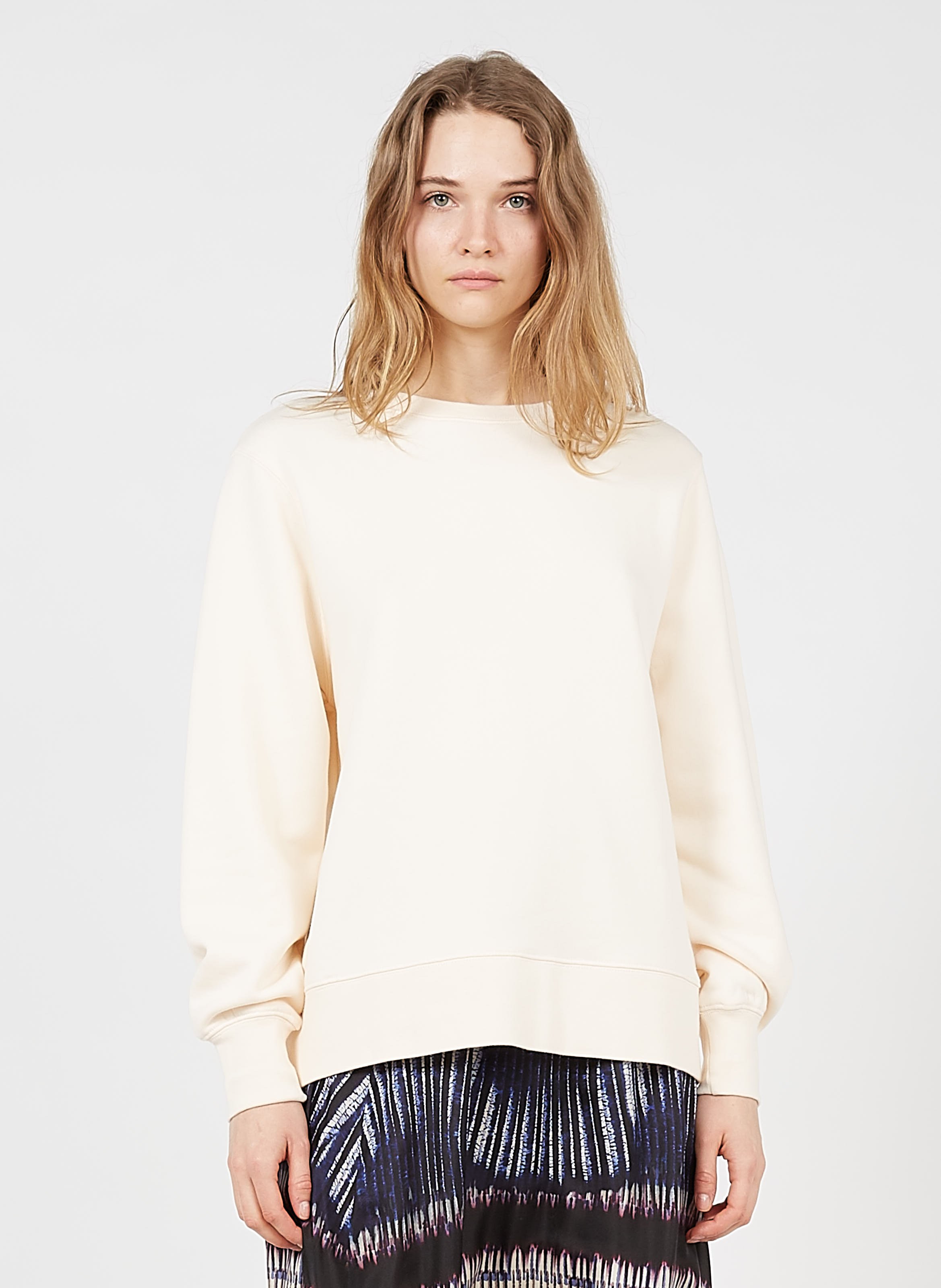 white loose sweatshirt