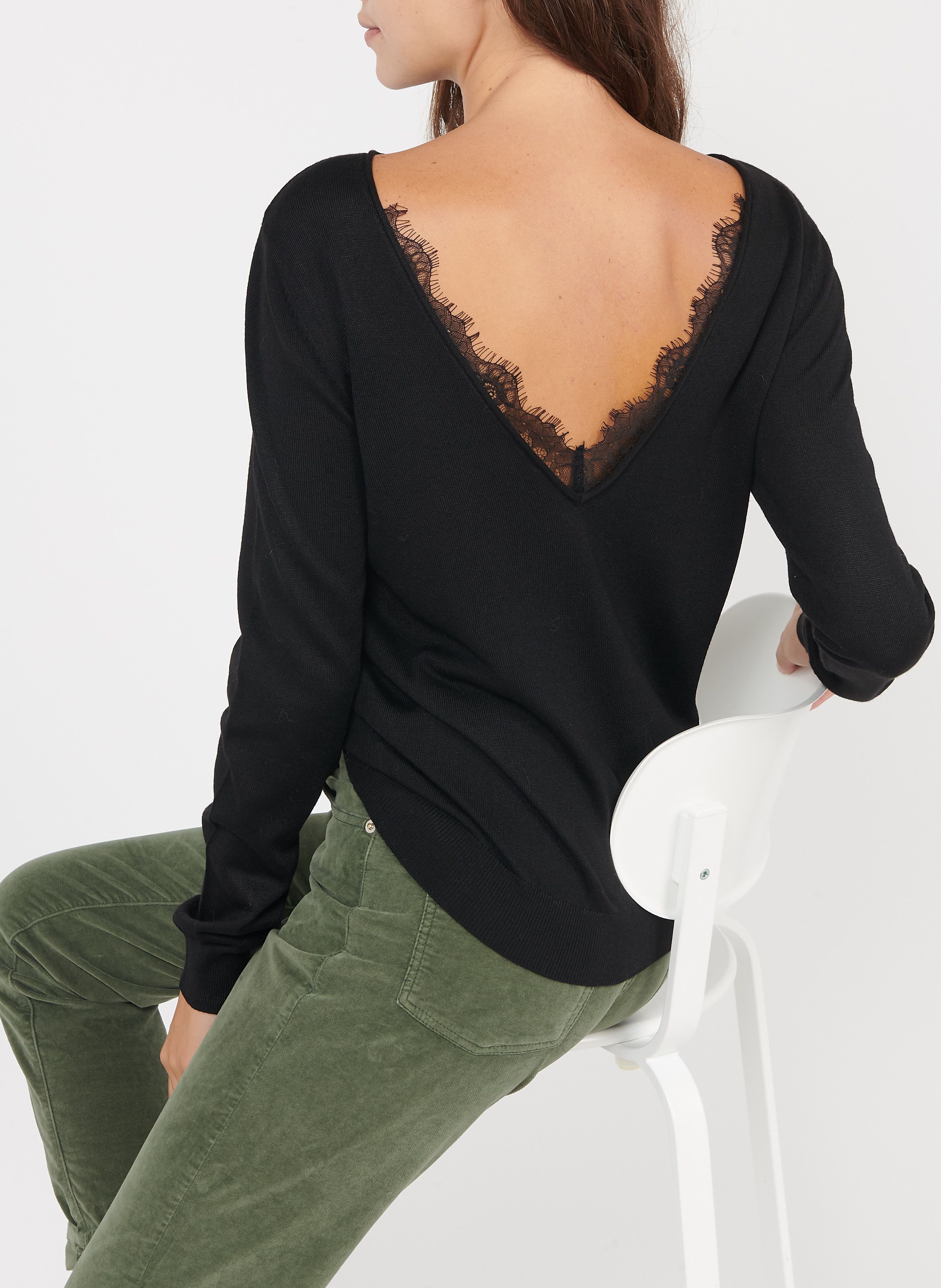 Black Fine knit round neck sweater