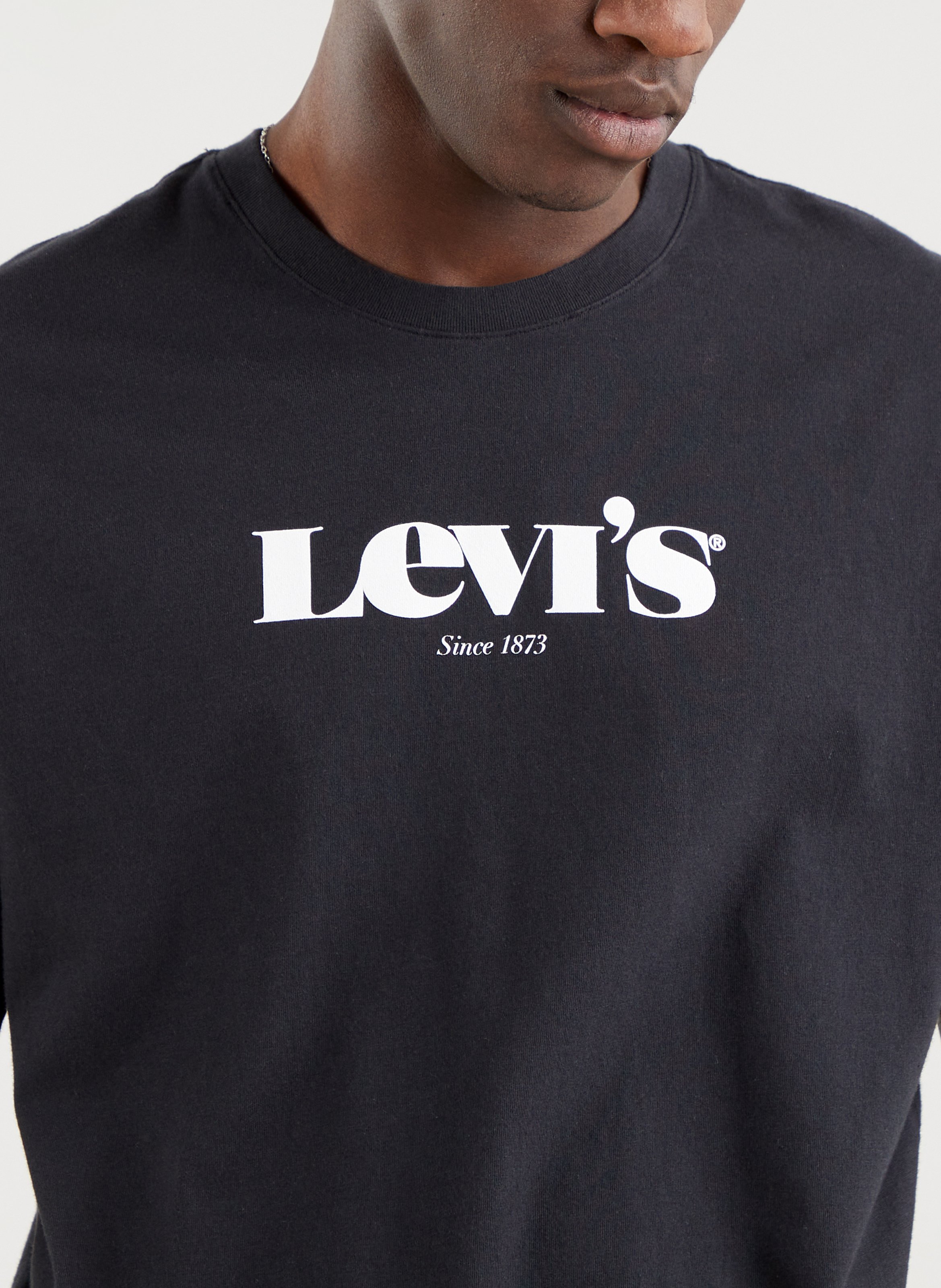 levis black tee