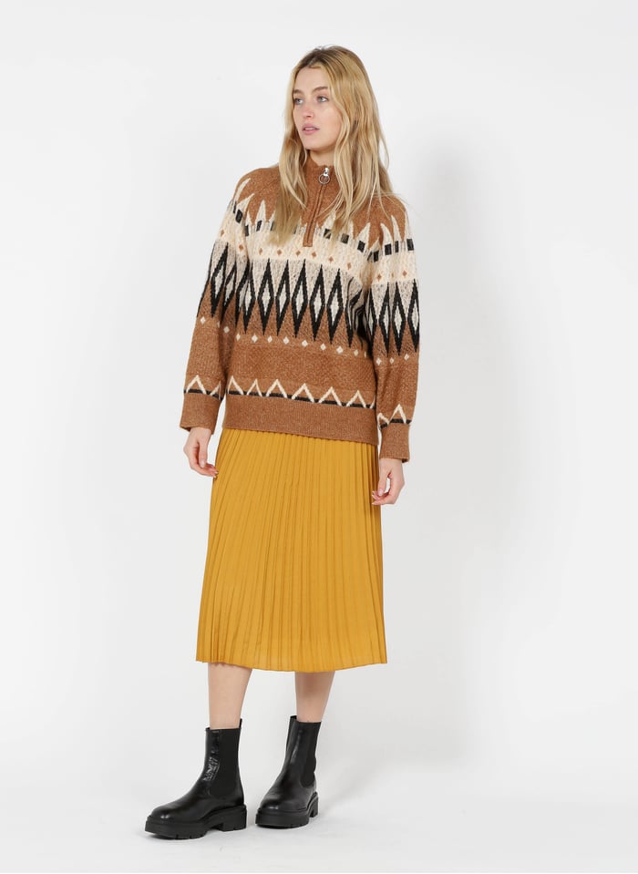 High Neck Sweater Chipmunk Object Women Place Des Tendances High Neck Sweater Chipmunk Object Women Place Des Tendances