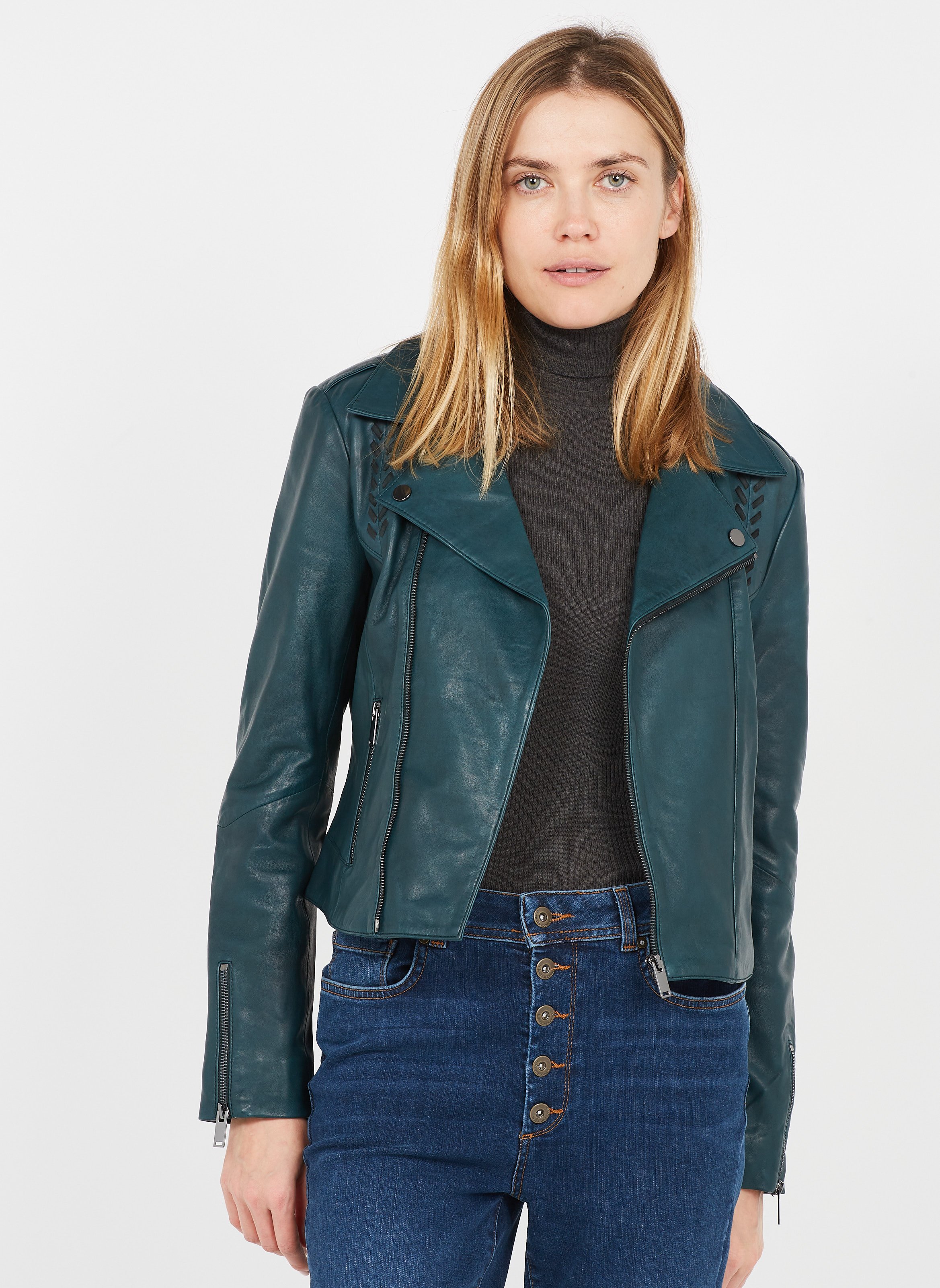 leather jacket collar up