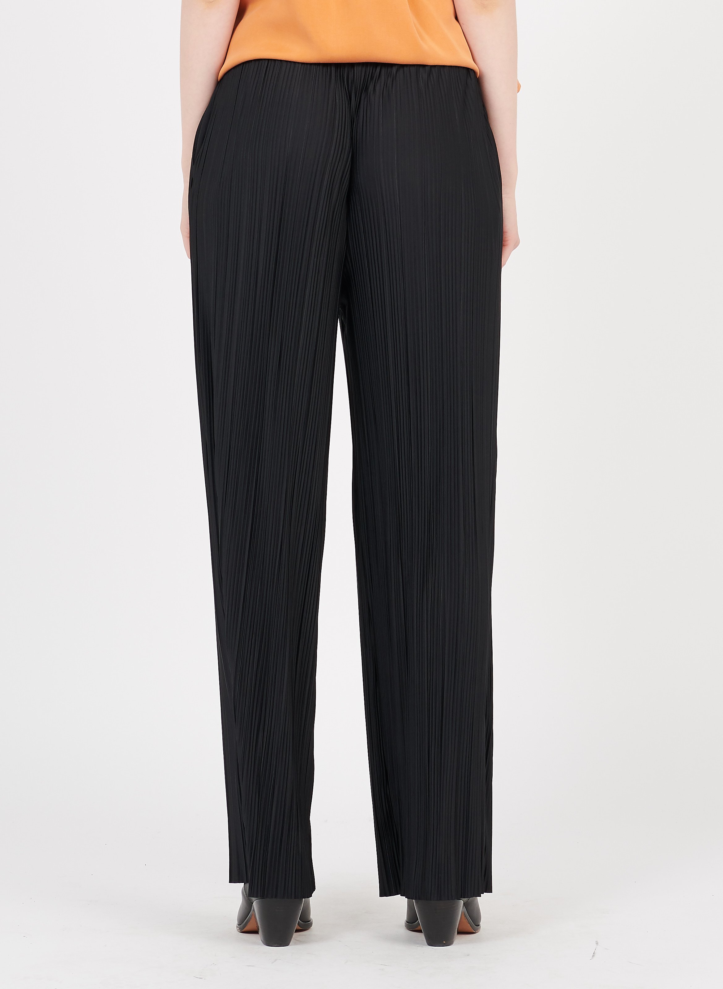 black pleated wide leg pants