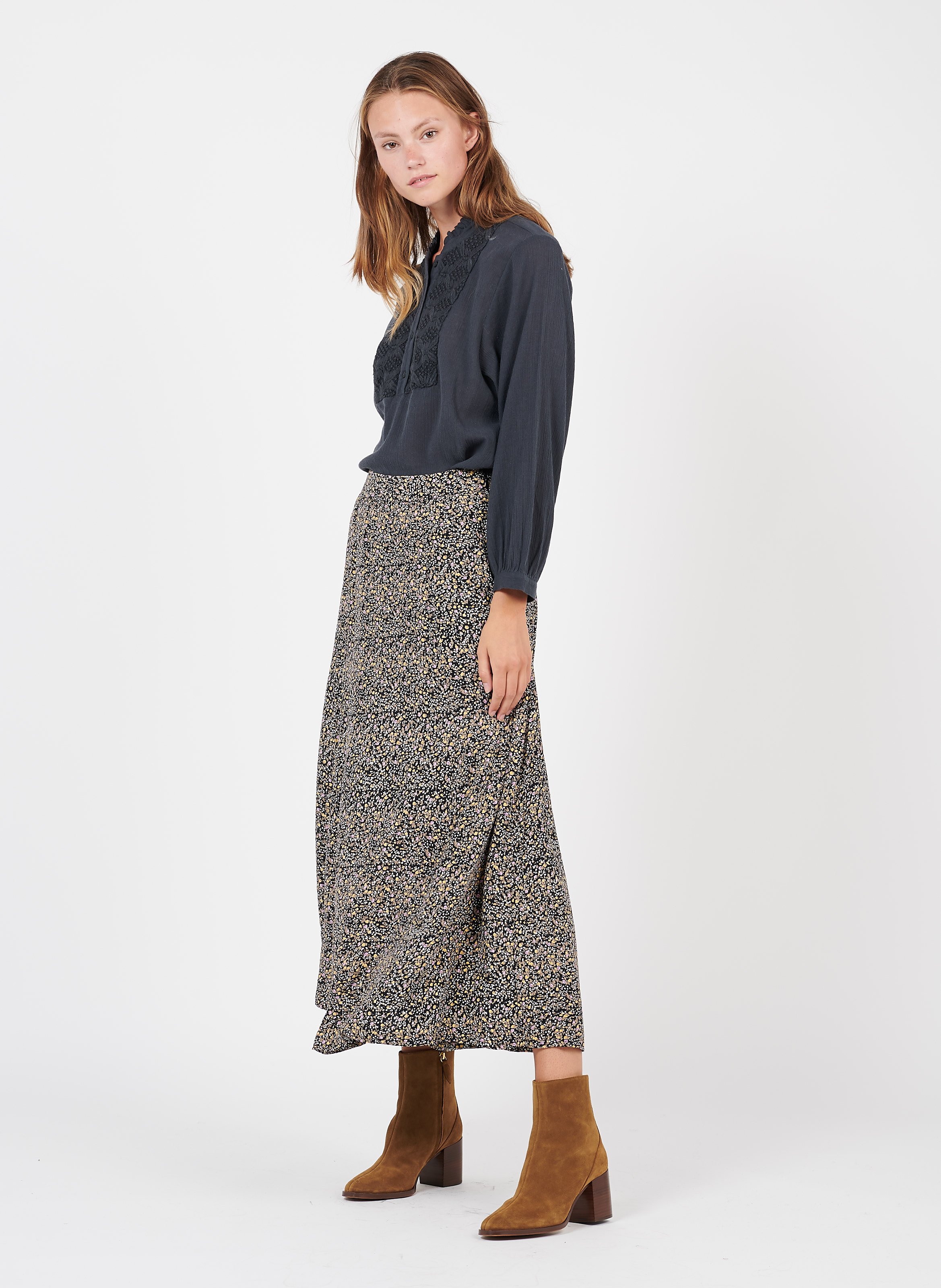 high waisted black skirt midi