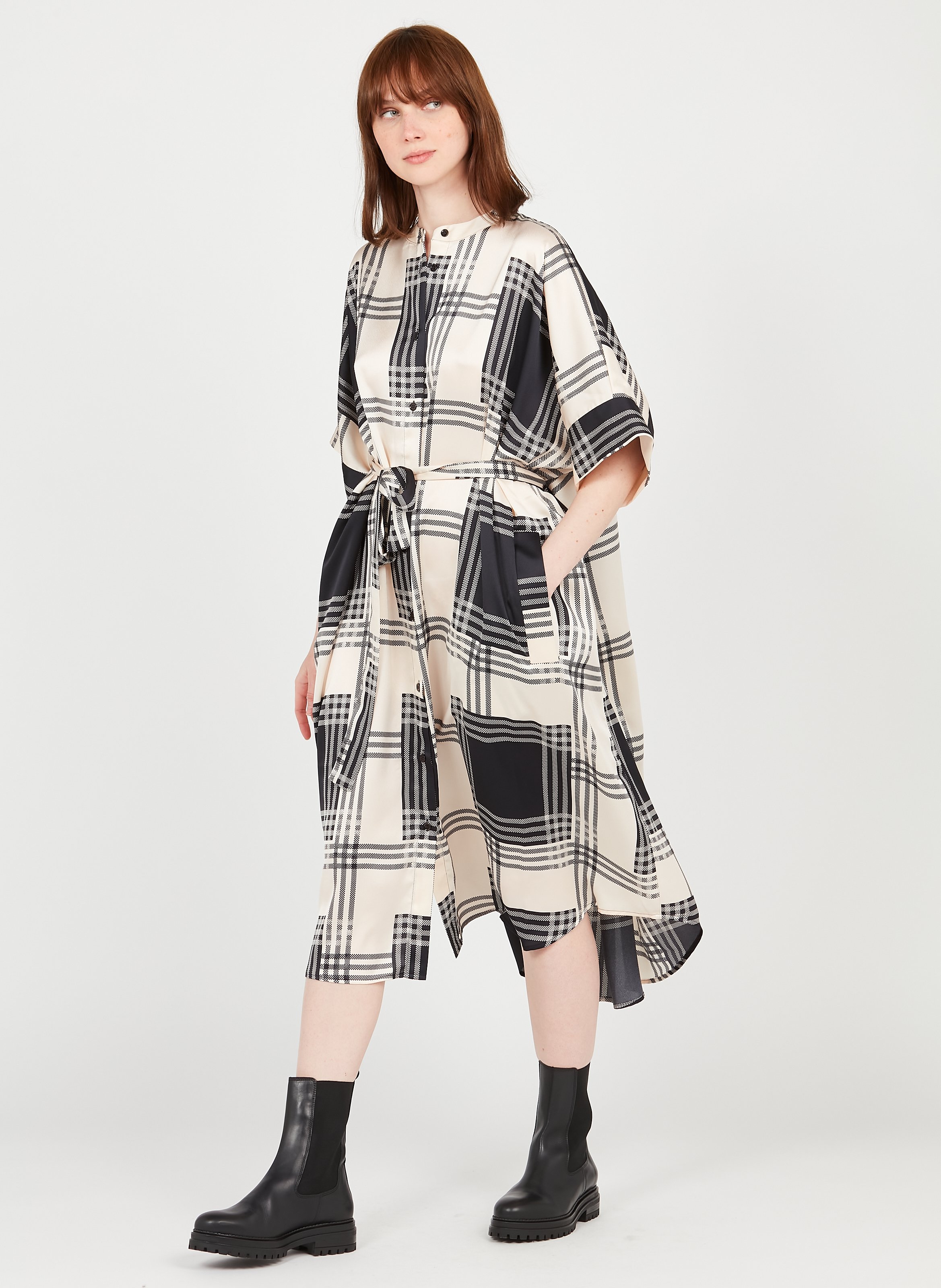 Vestido Camisero Con Cuello Mao De Cuadros Combo 1 Off White Essentiel  Antwerp - Mujer | Place des Tendances