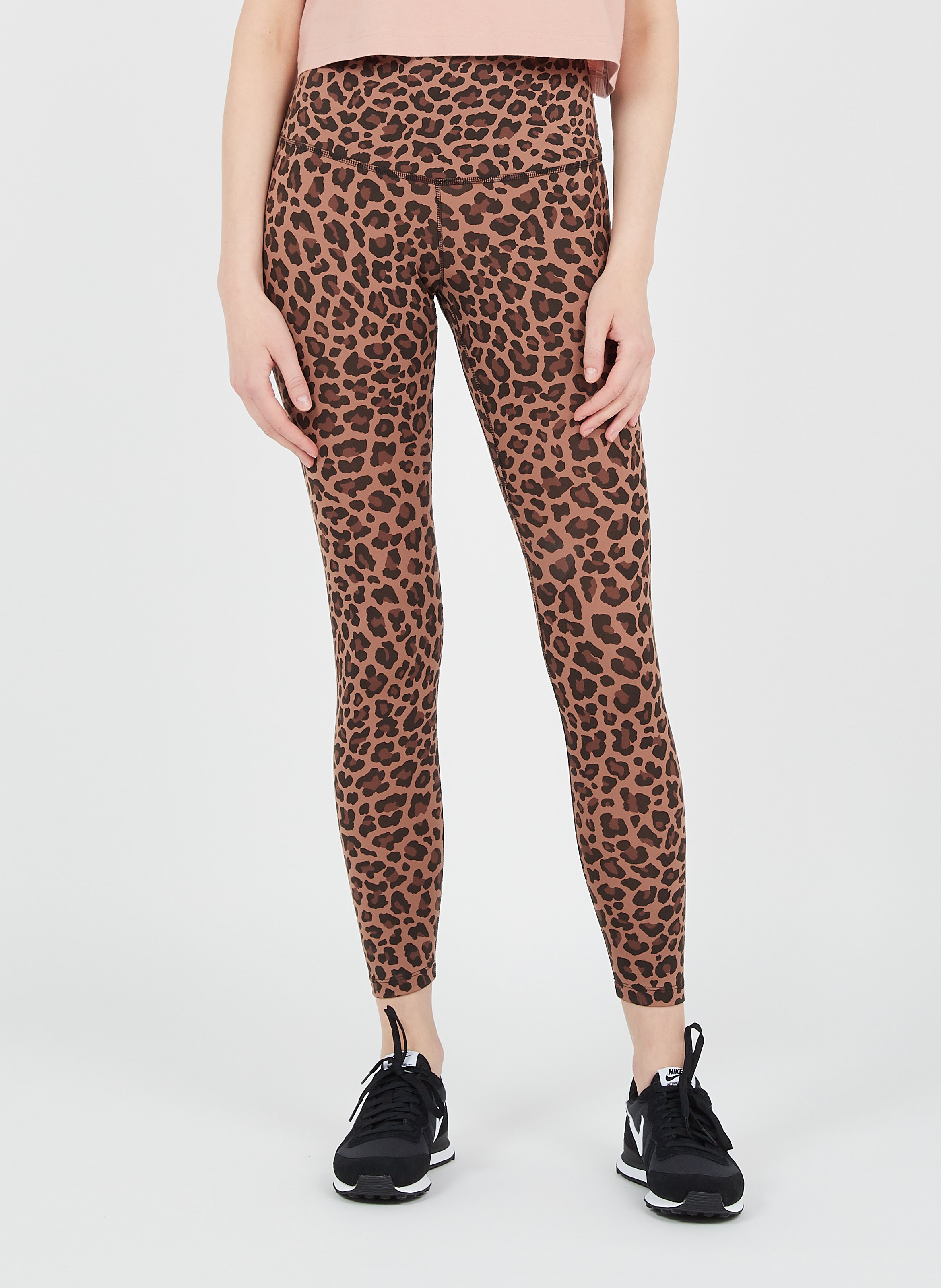 Legging Con Estampado De Leopardo De Talle Medio Alto Archaeo Brown/white  Nike - Mujer | Place des Tendances