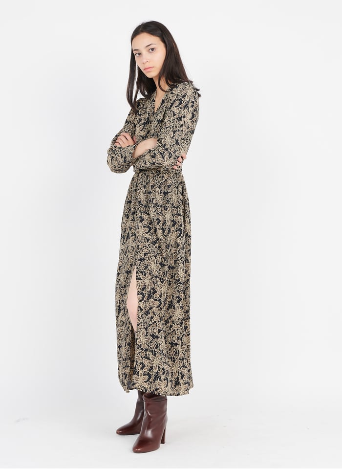 Vestido Largo Con Cuello De Pico Y Estampado De Flores Black See U Soon - Mujer | Place des Tendances Vestido Largo Con Cuello De Pico Y Estampado De Flores Black See U Soon - Mujer | Place des Tendances