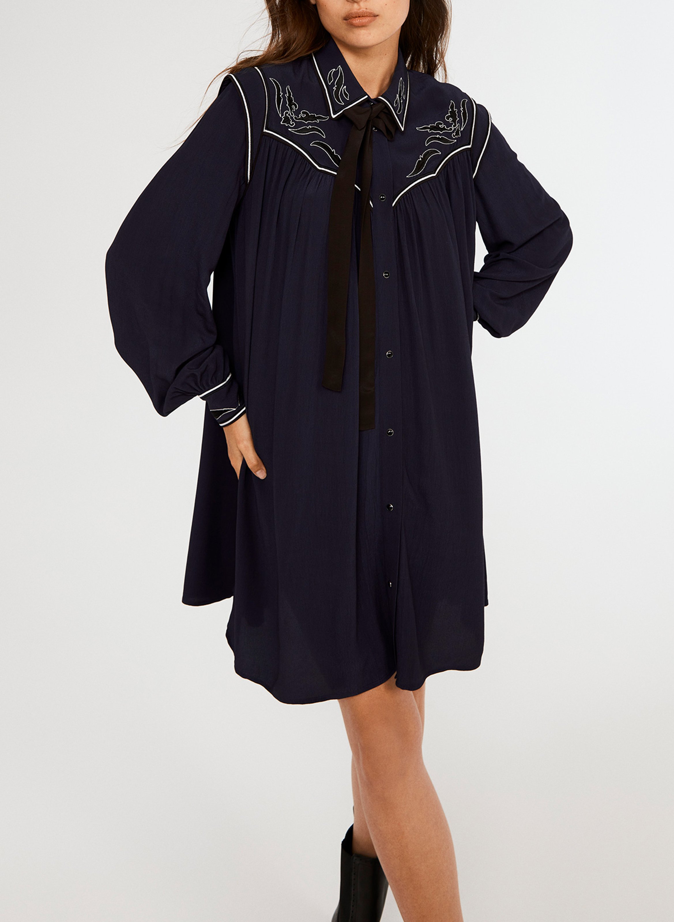 robe classique bleu marine