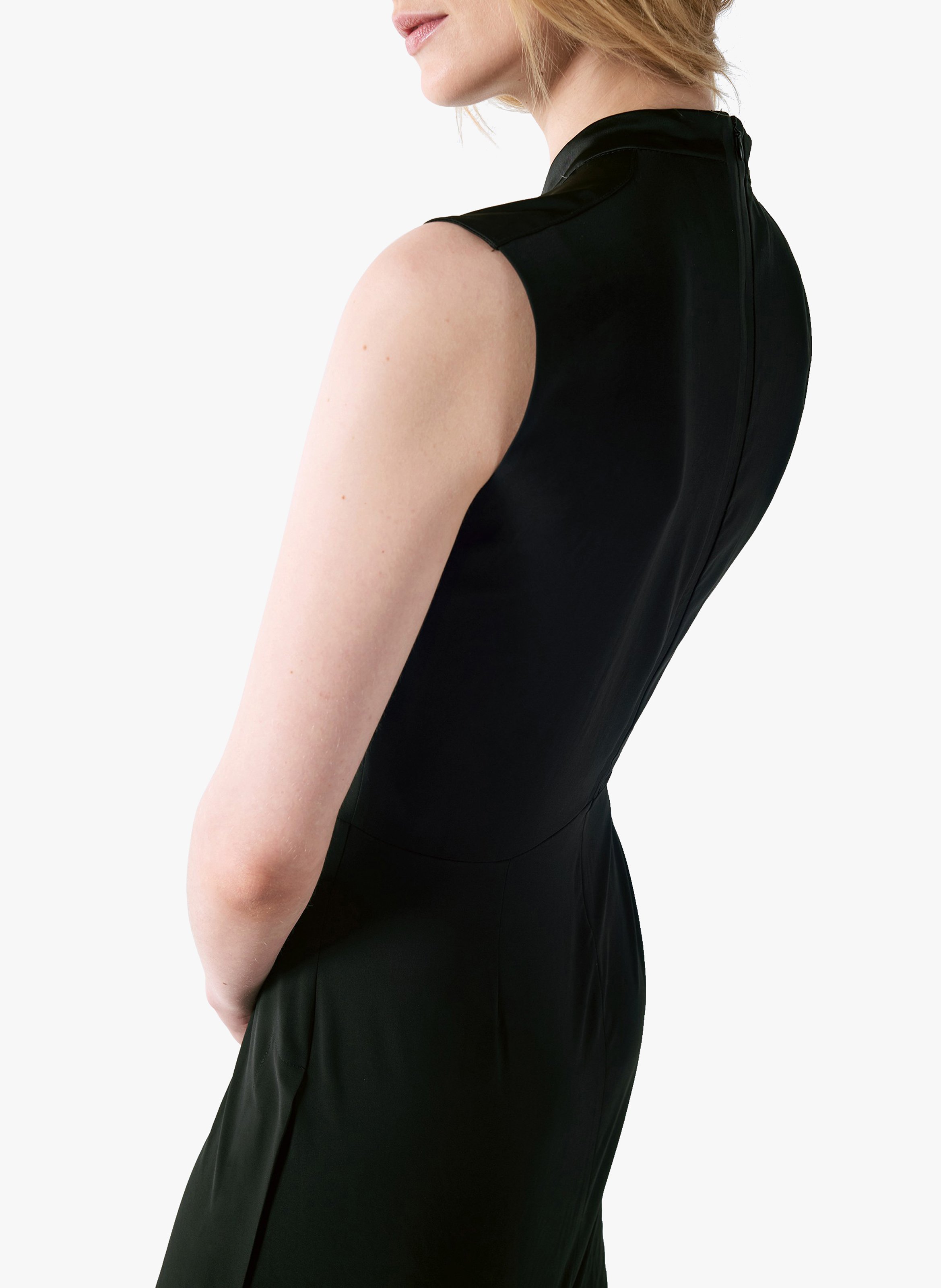 robe noir col montant sans manche