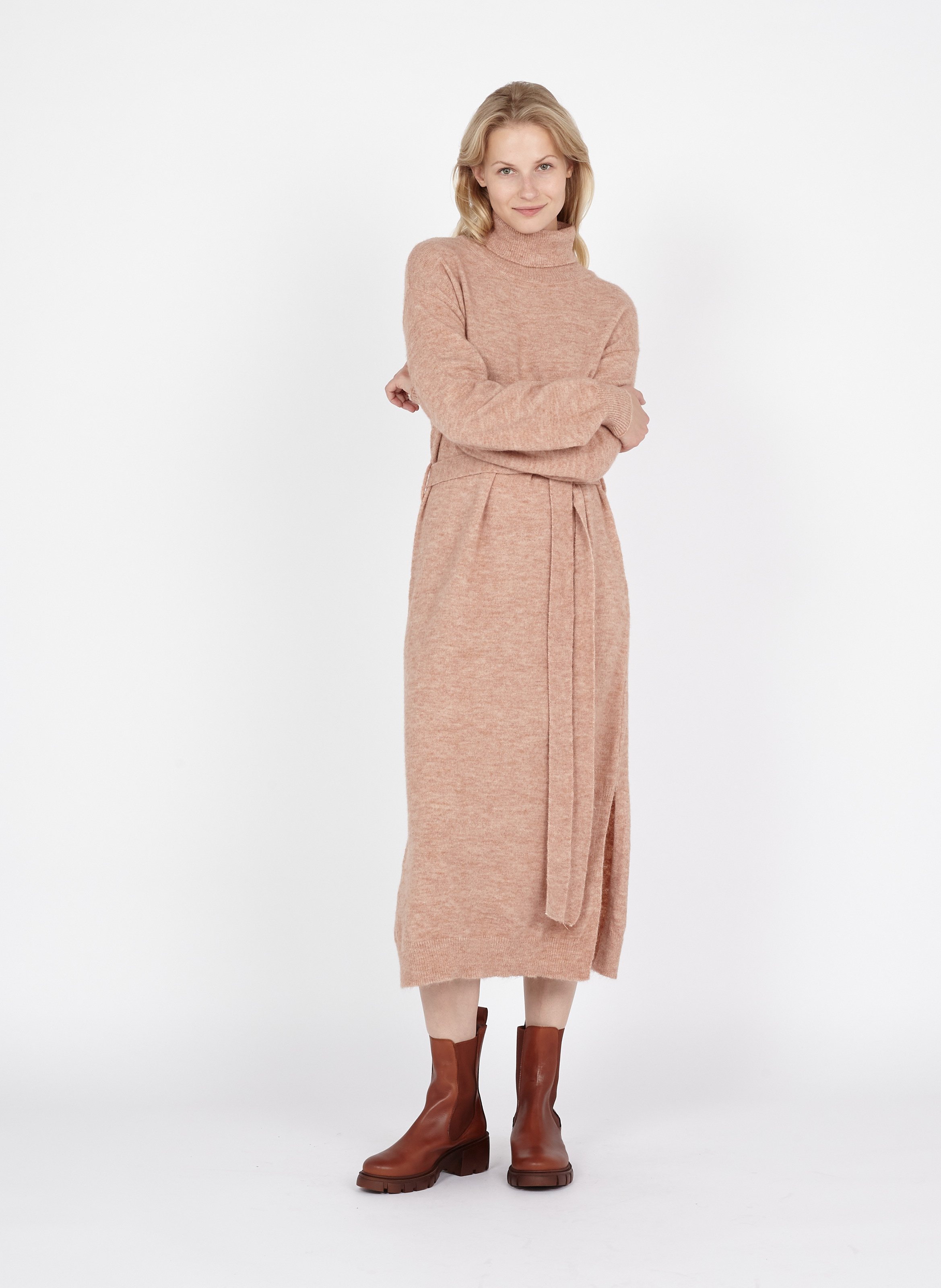 robe pull beige col roulé