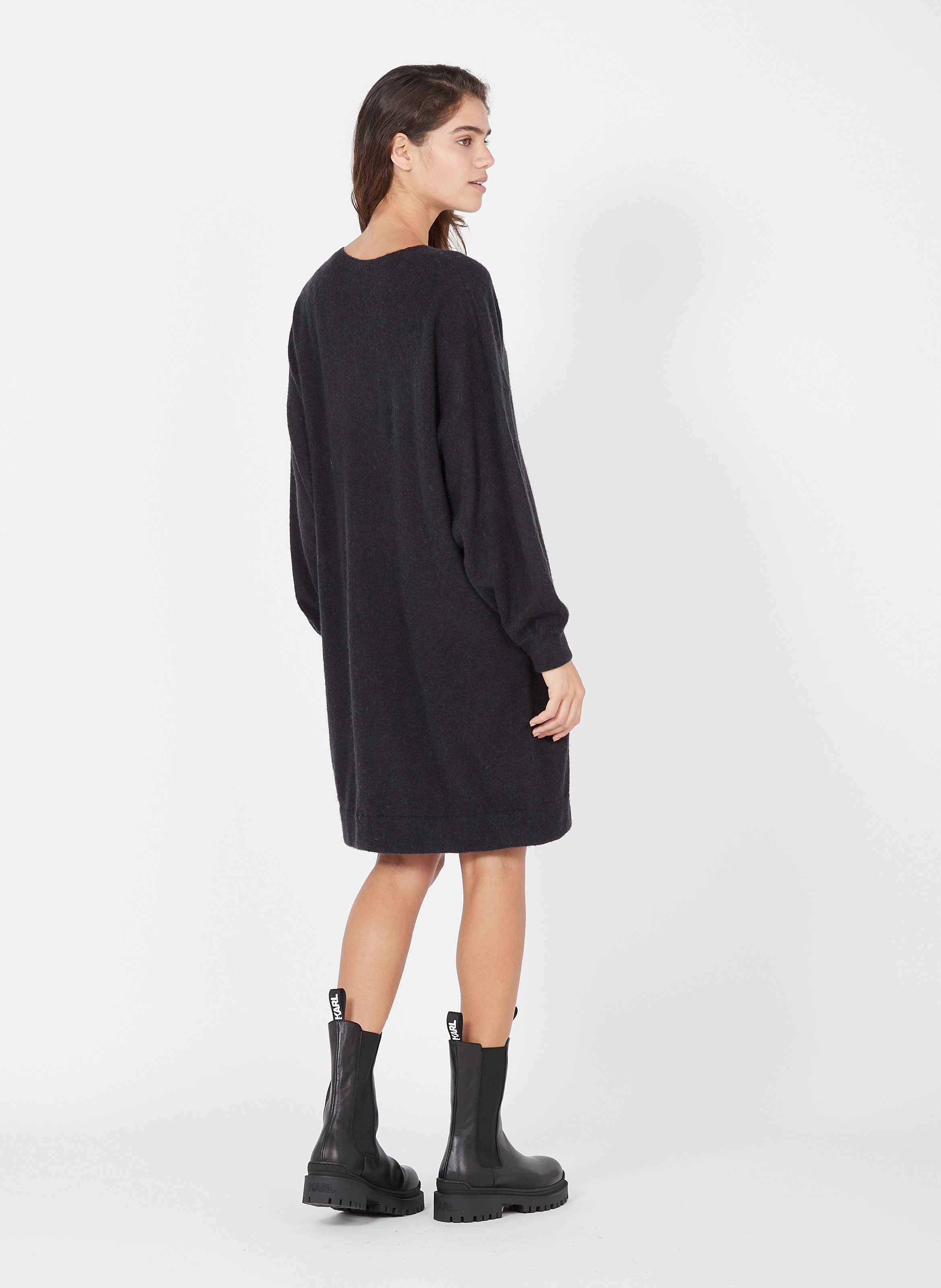 robe pull noir col v