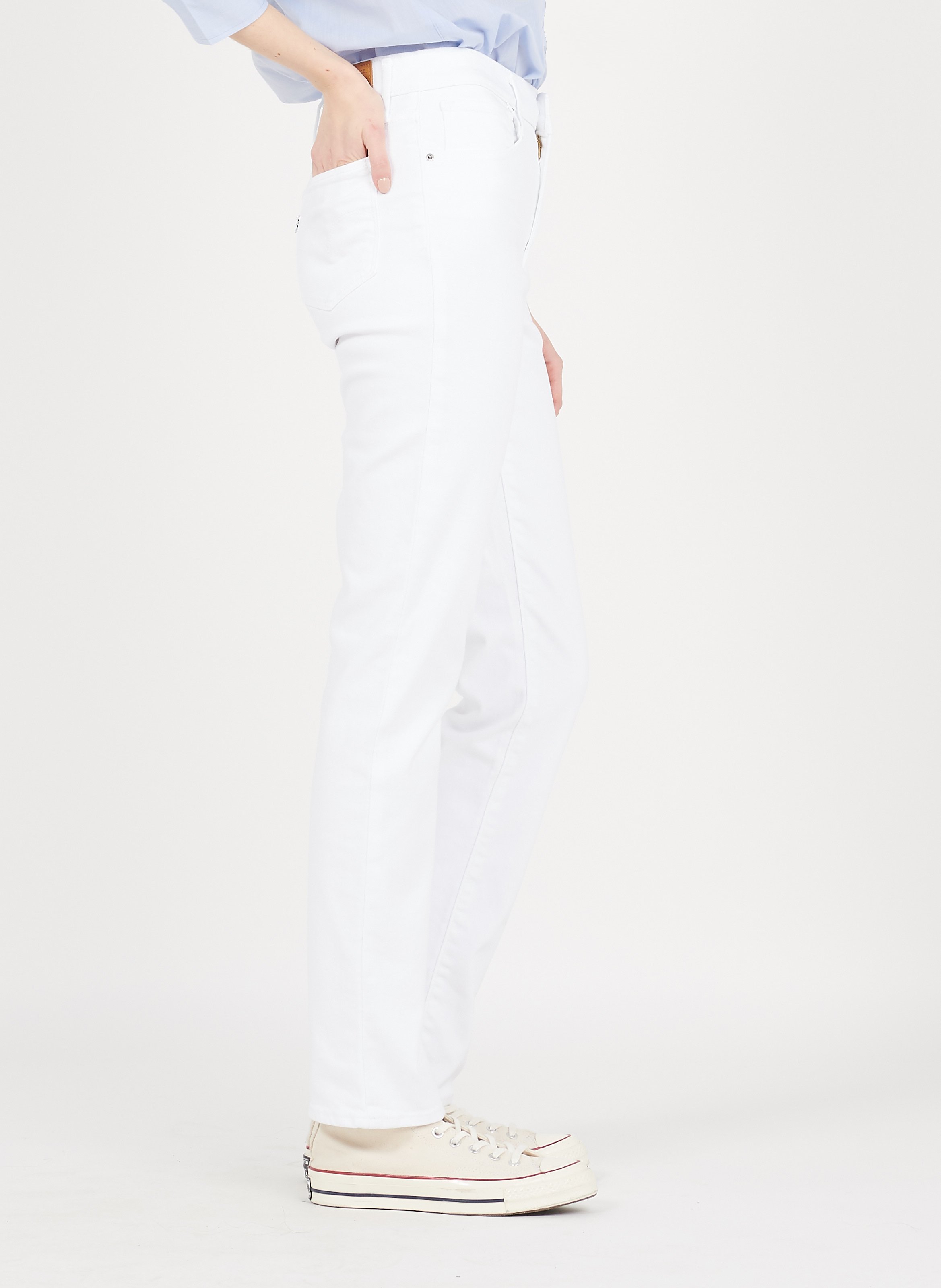 Levi's - Jean mom - Blanc délavé | girlsonmyfeet.com