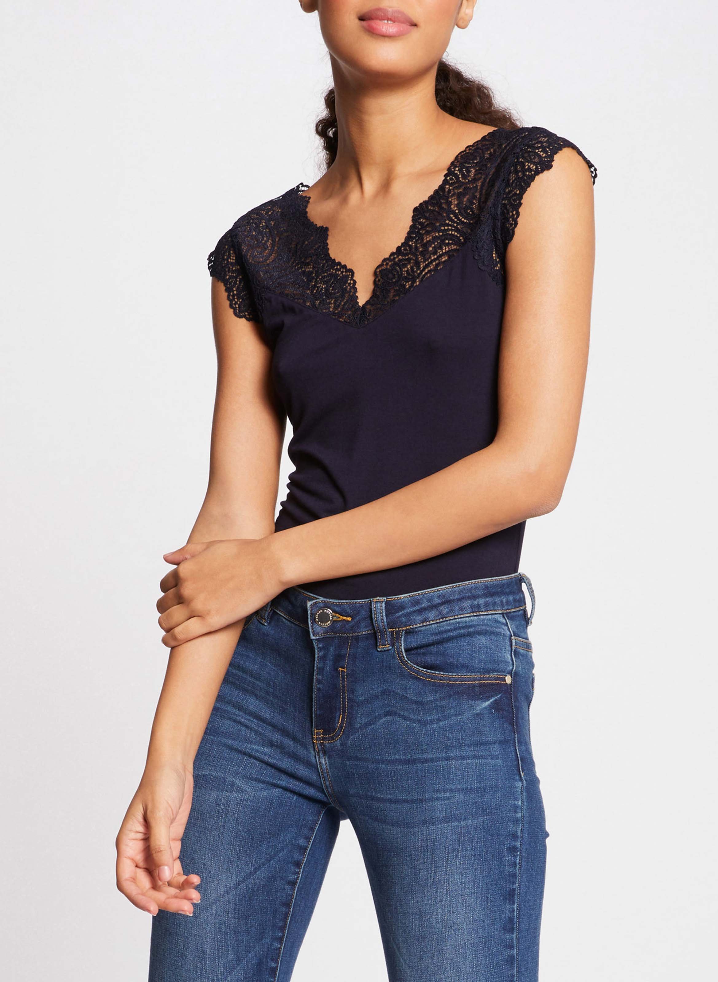 top dentelle bleu marine