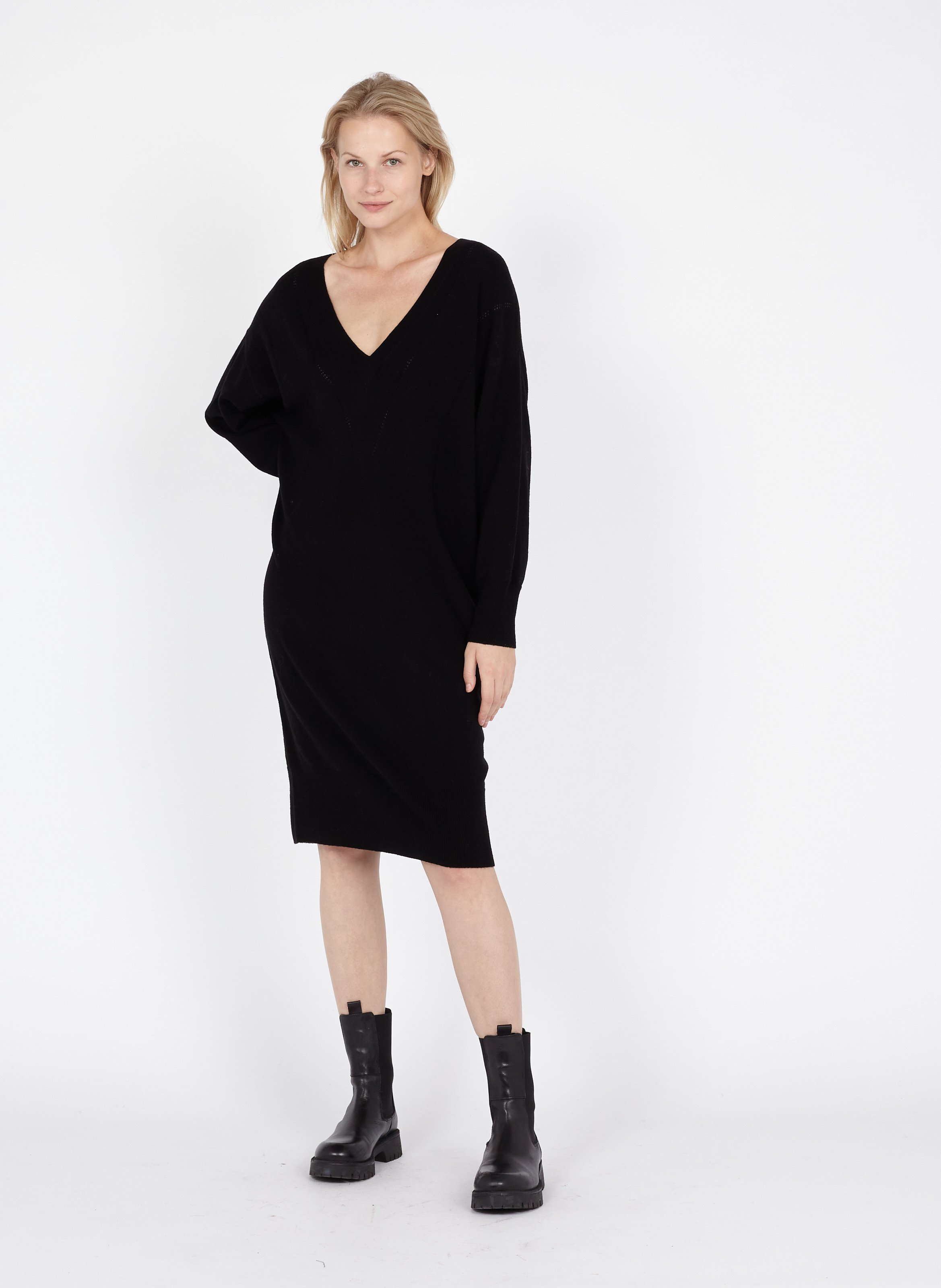 robe pull noir col v