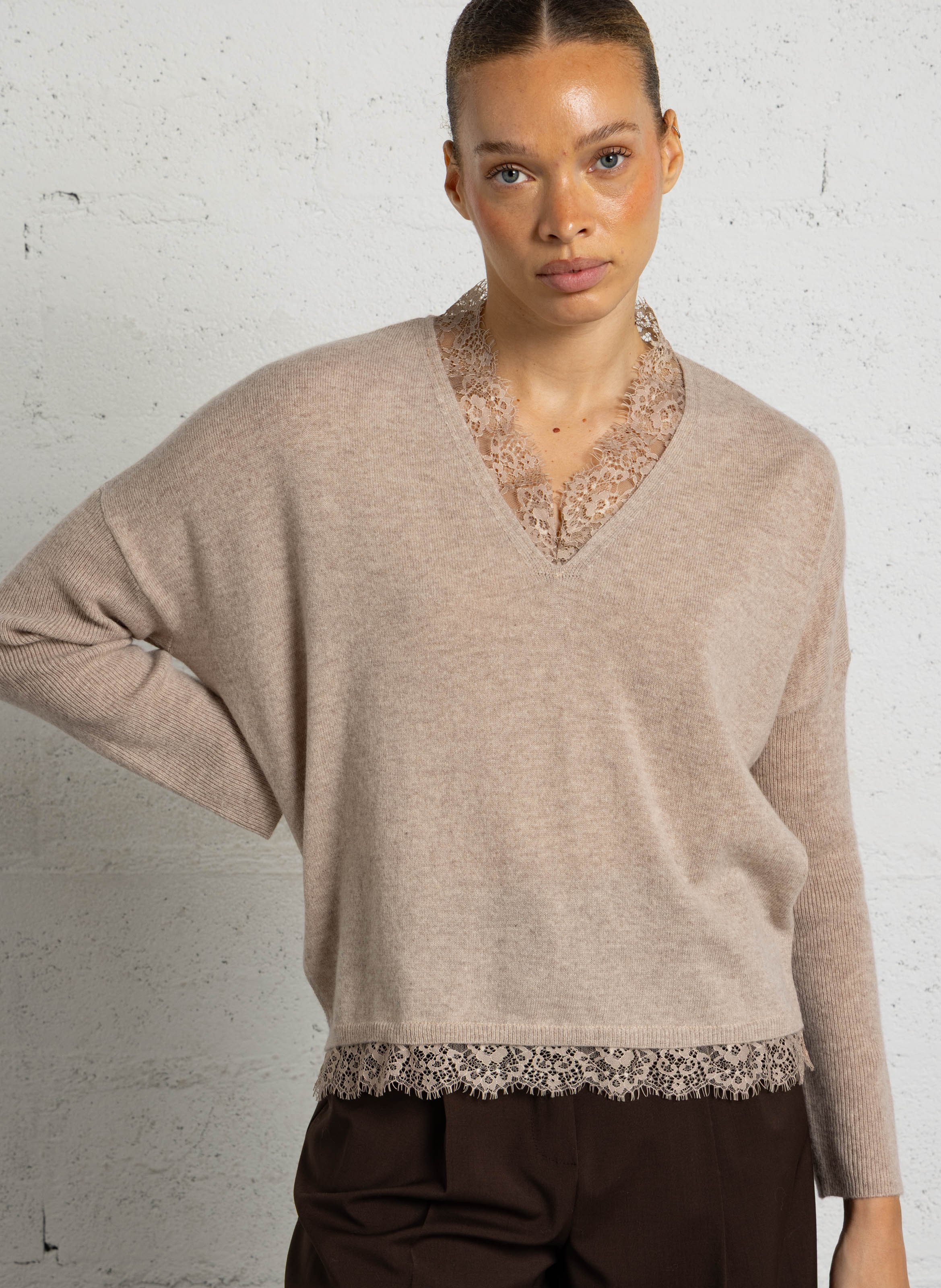Ruimvallende, wollen trui met V-hals BERENICE Beige