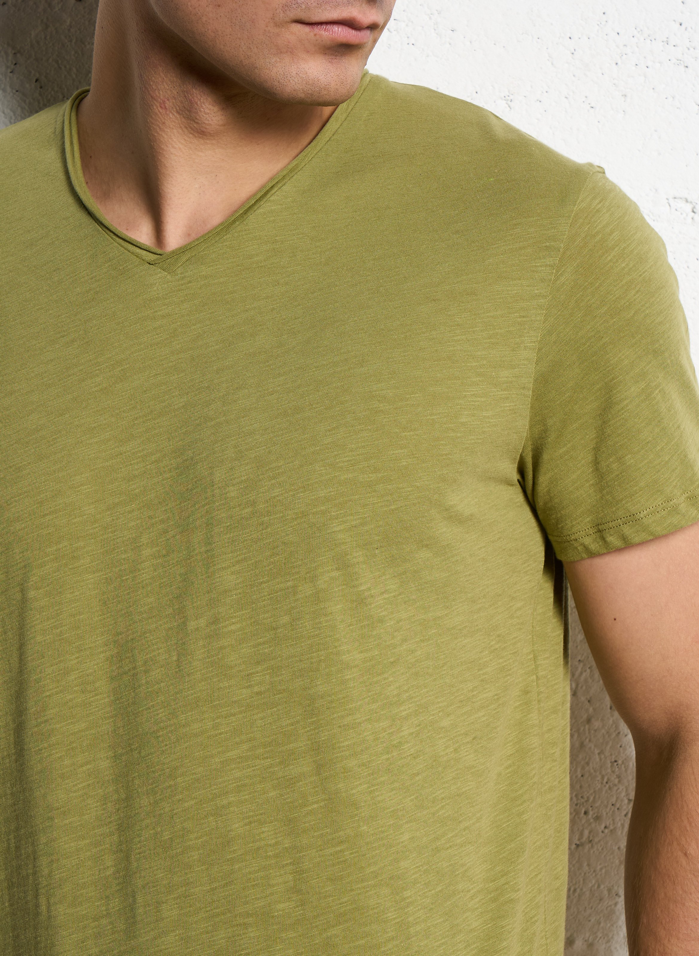 Gerade geschnittenes Baumwoll-T-Shirt mit V-Ausschnitt IKKS Grun