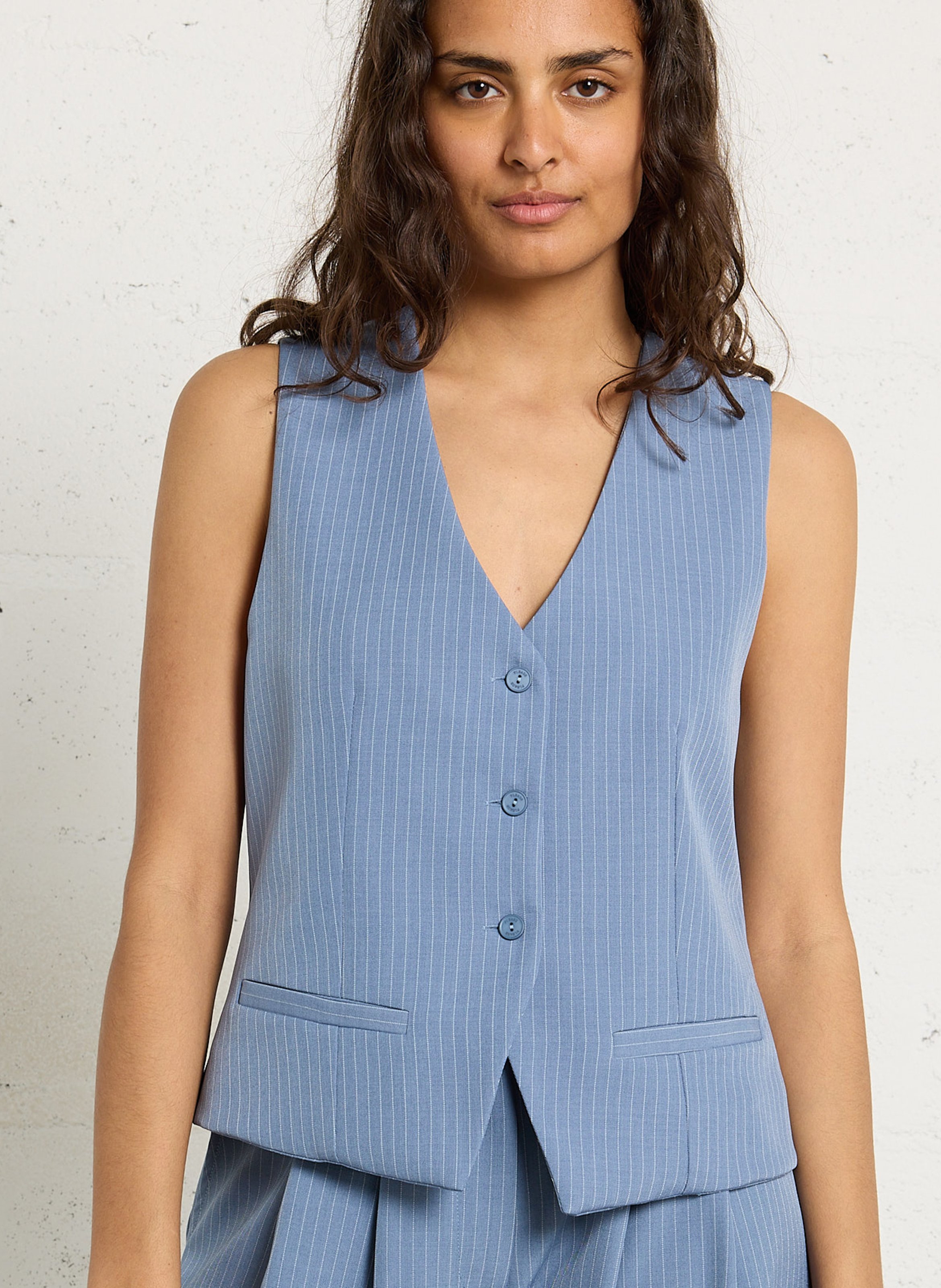 Sleeveless striped blazer. PLEASE