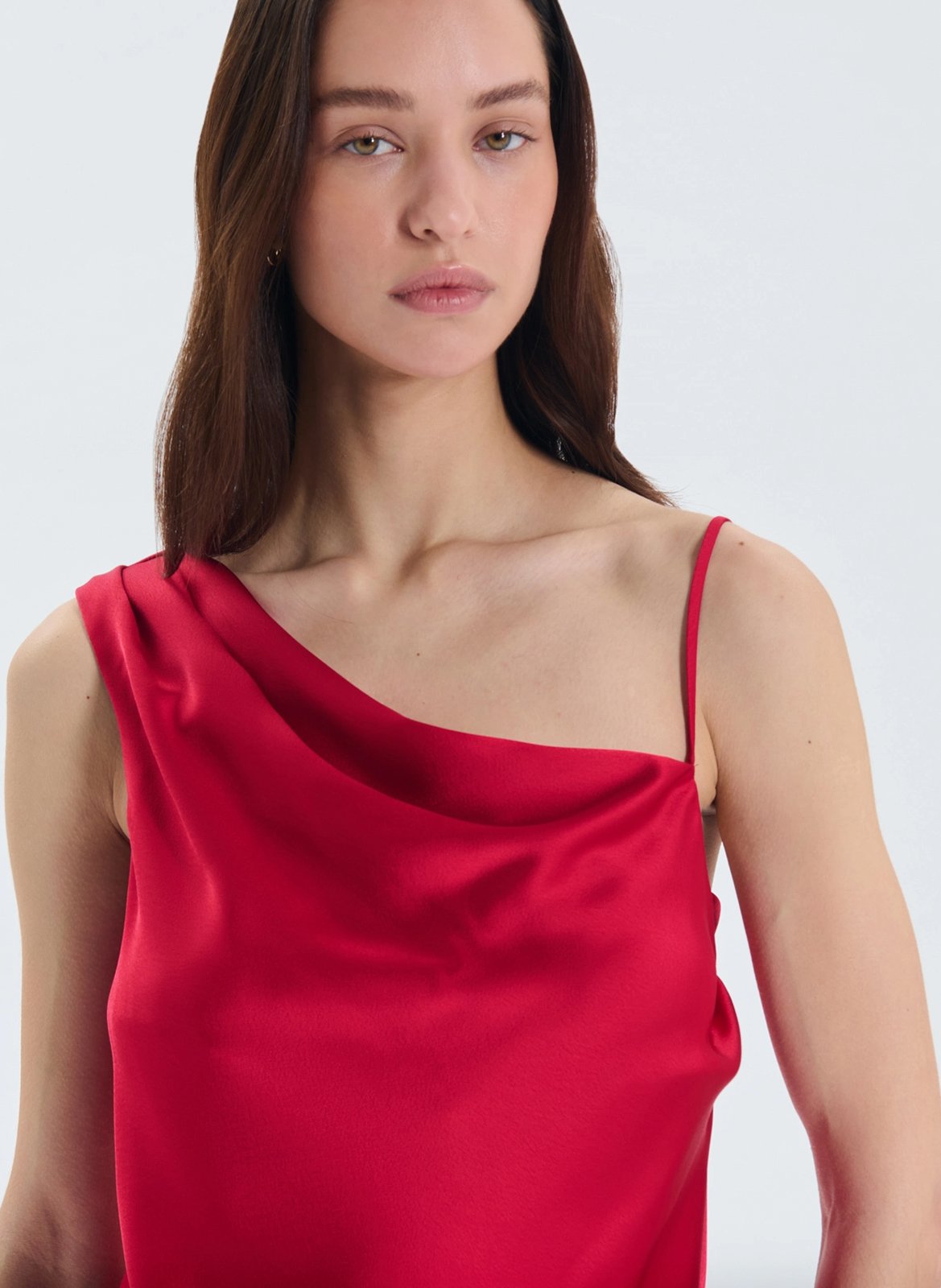 Asymmetrisches Top aus einfarbigem Satin ZAPA Rot