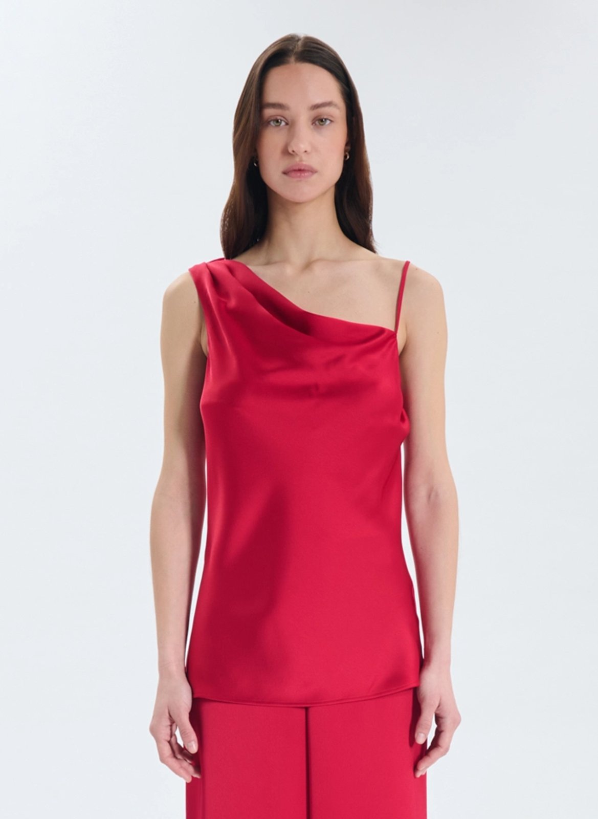 Asymmetrisches Top aus einfarbigem Satin ZAPA Rot