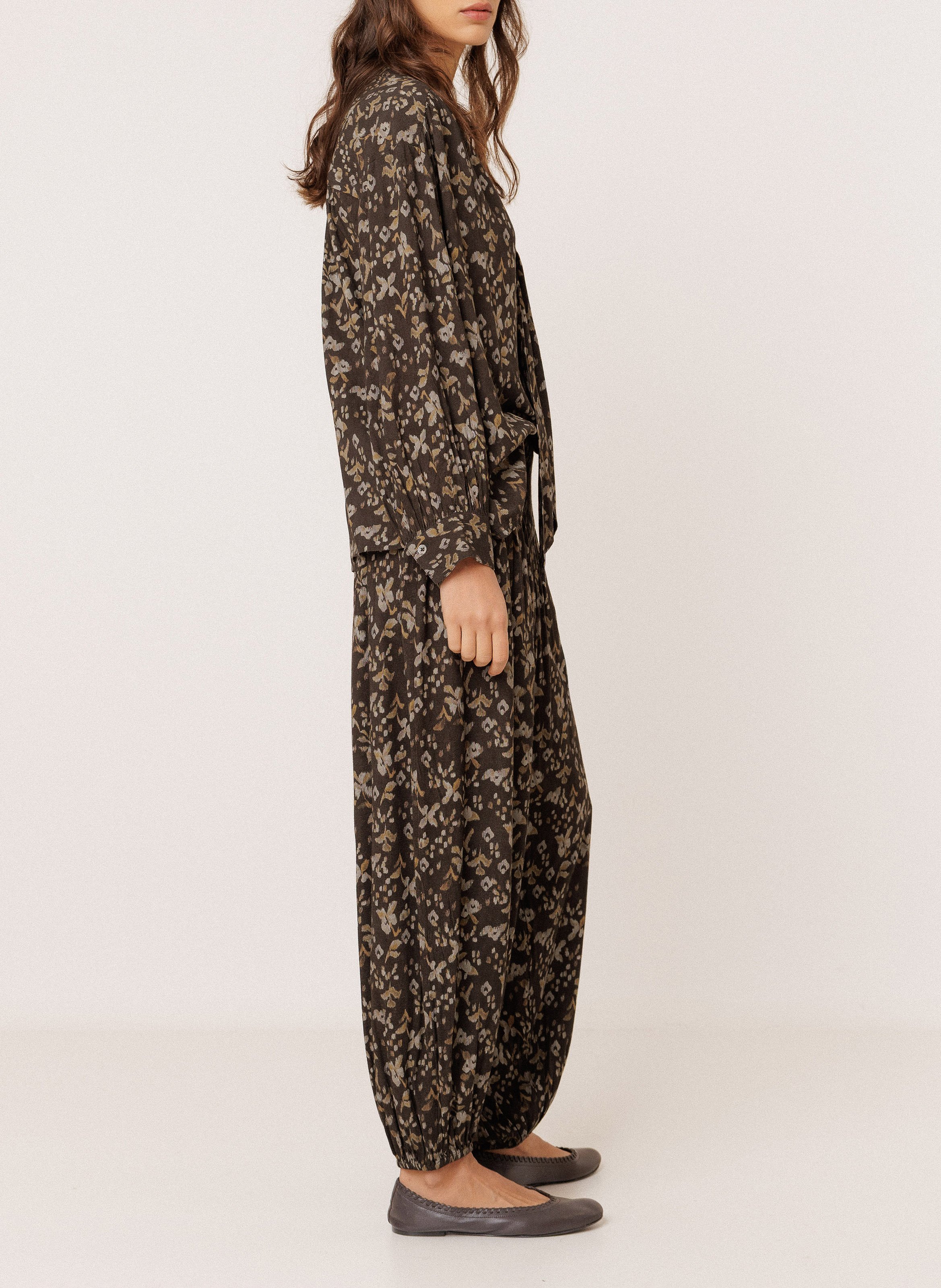 Loose blouse with Lavallière collar INDI & COLD Black
