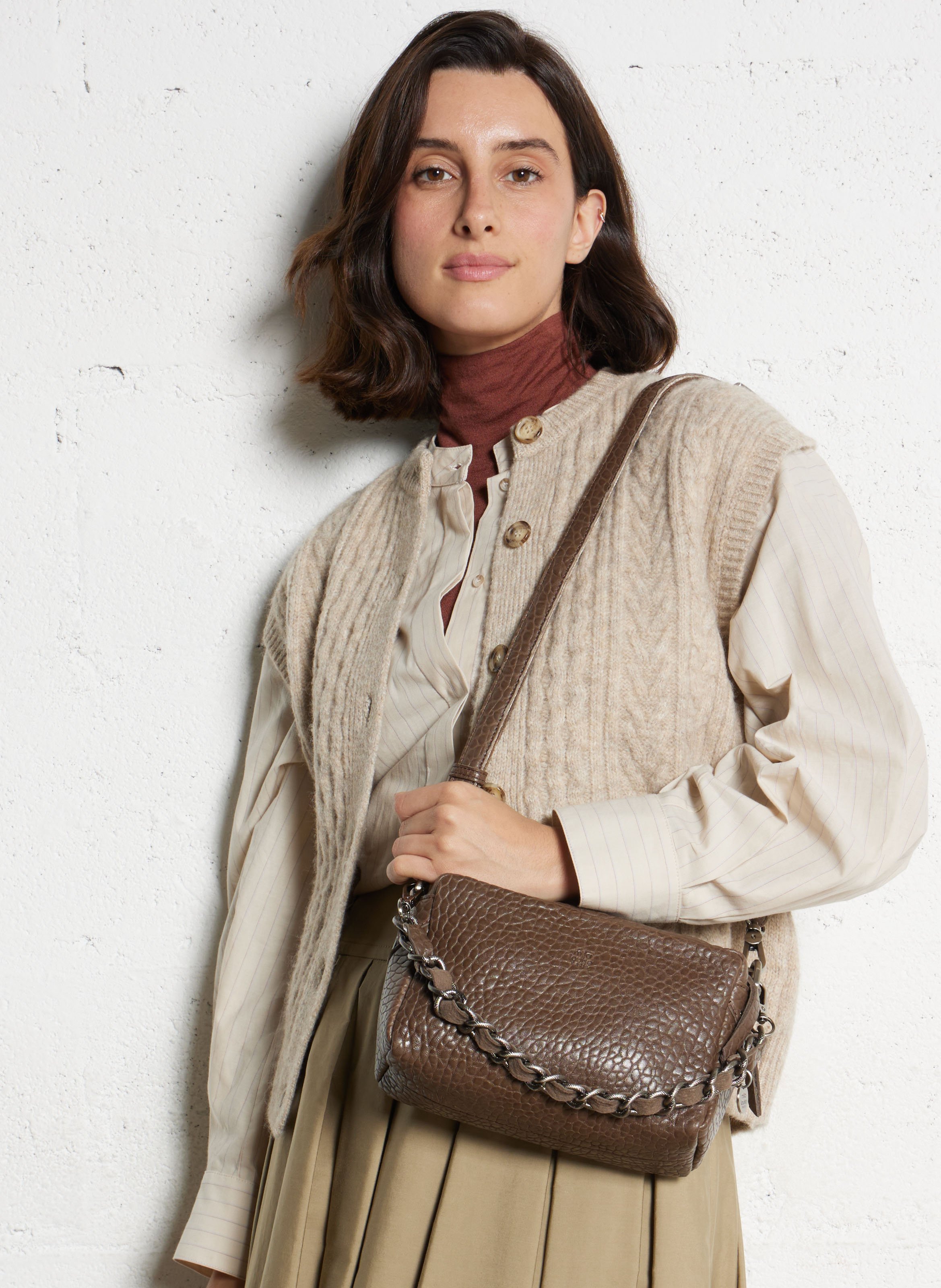 Leren schoudertas met motief in reliëf MILA LOUISE Kaki