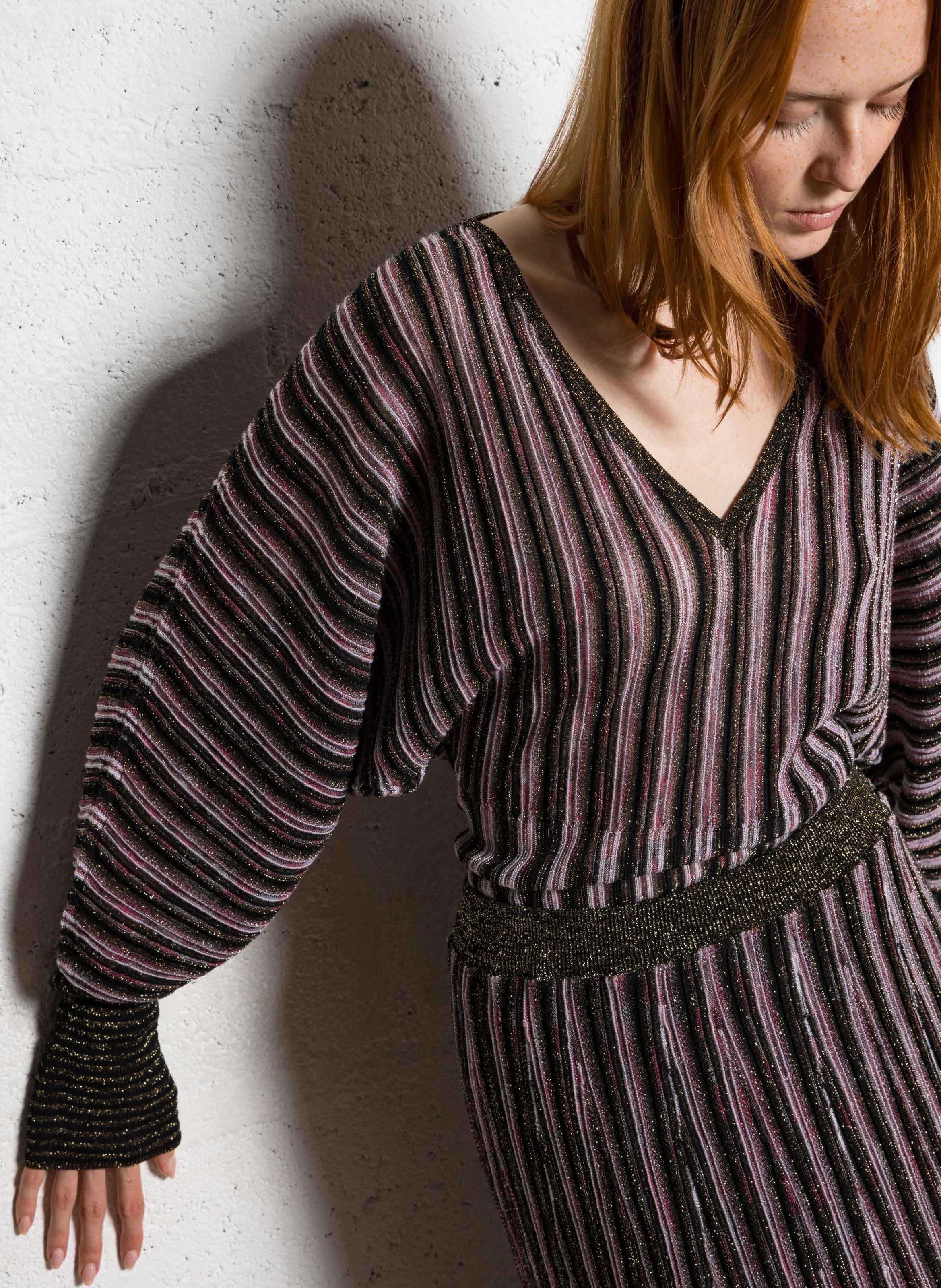 Pull ajusté col V en laine MOMONI Rose