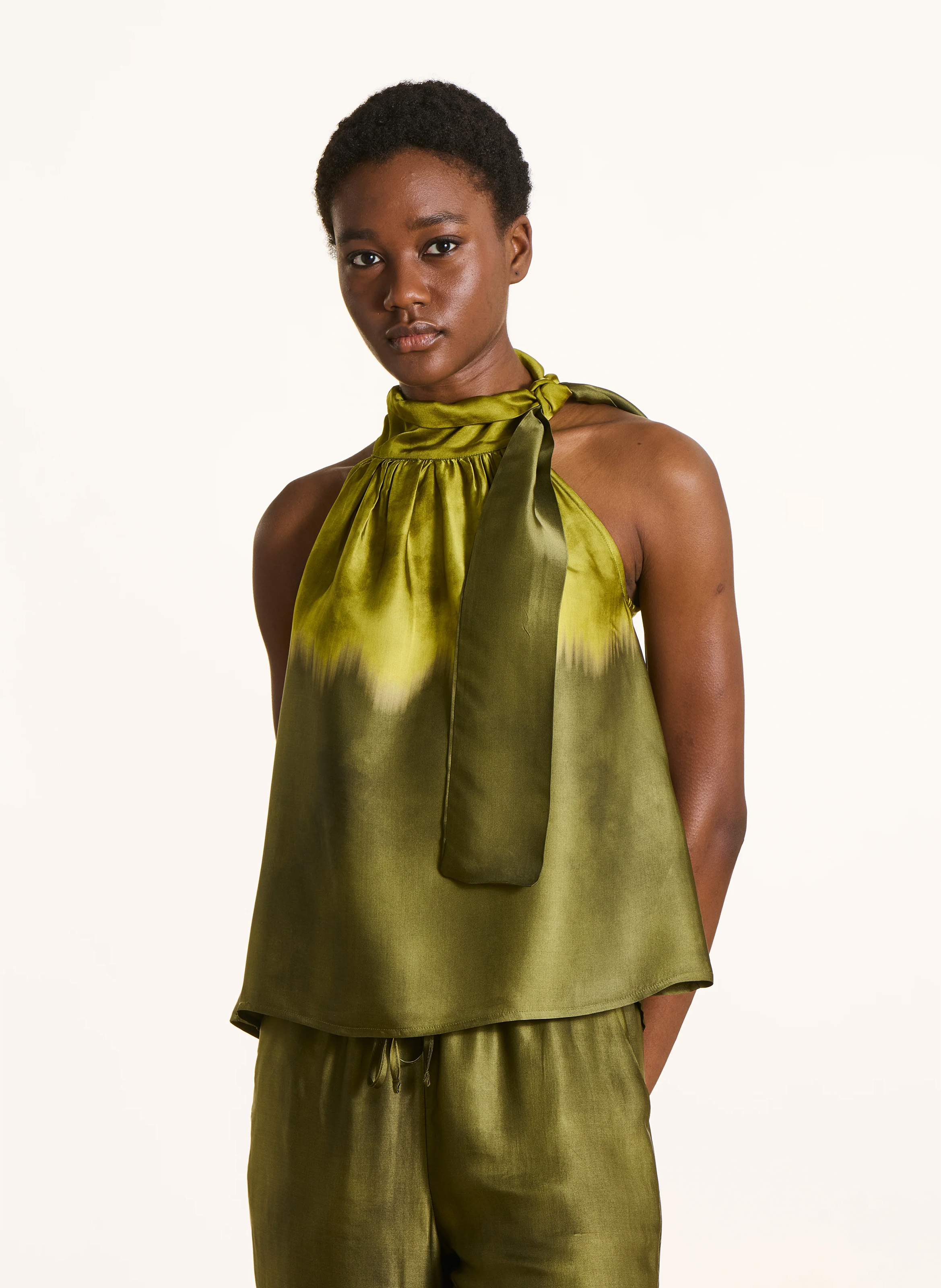 Rechte top met opstaande kraag en print LA FEE MARABOUTEE Groen