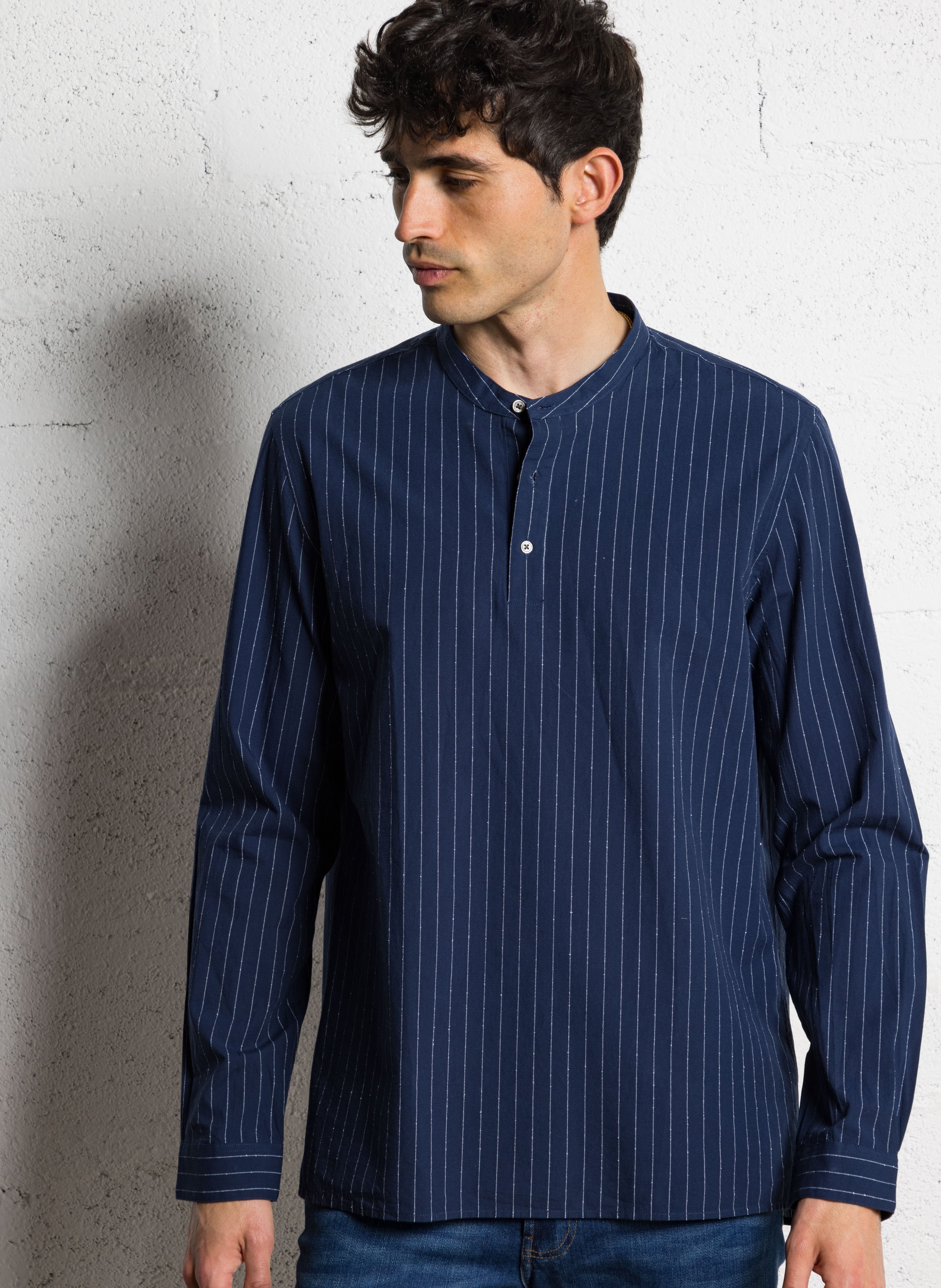 Tunique homme beige en coton lin, élégante et traditionnelle, style artisanal