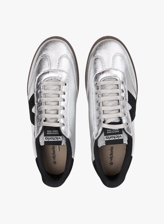 Lage baskets van metallic leer | Zilver by VICTORIA Lage baskets van metallic leer Zilver