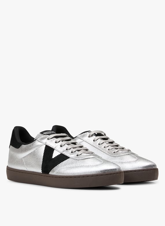 Lage baskets van metallic leer | Zilver by VICTORIA Lage baskets van metallic leer Zilver