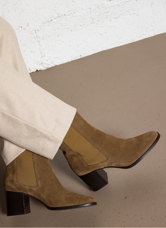 Veloursleder-Stiefeletten mit Absatz | Braun by RIVECOUR Veloursleder-Stiefeletten mit Absatz Braun