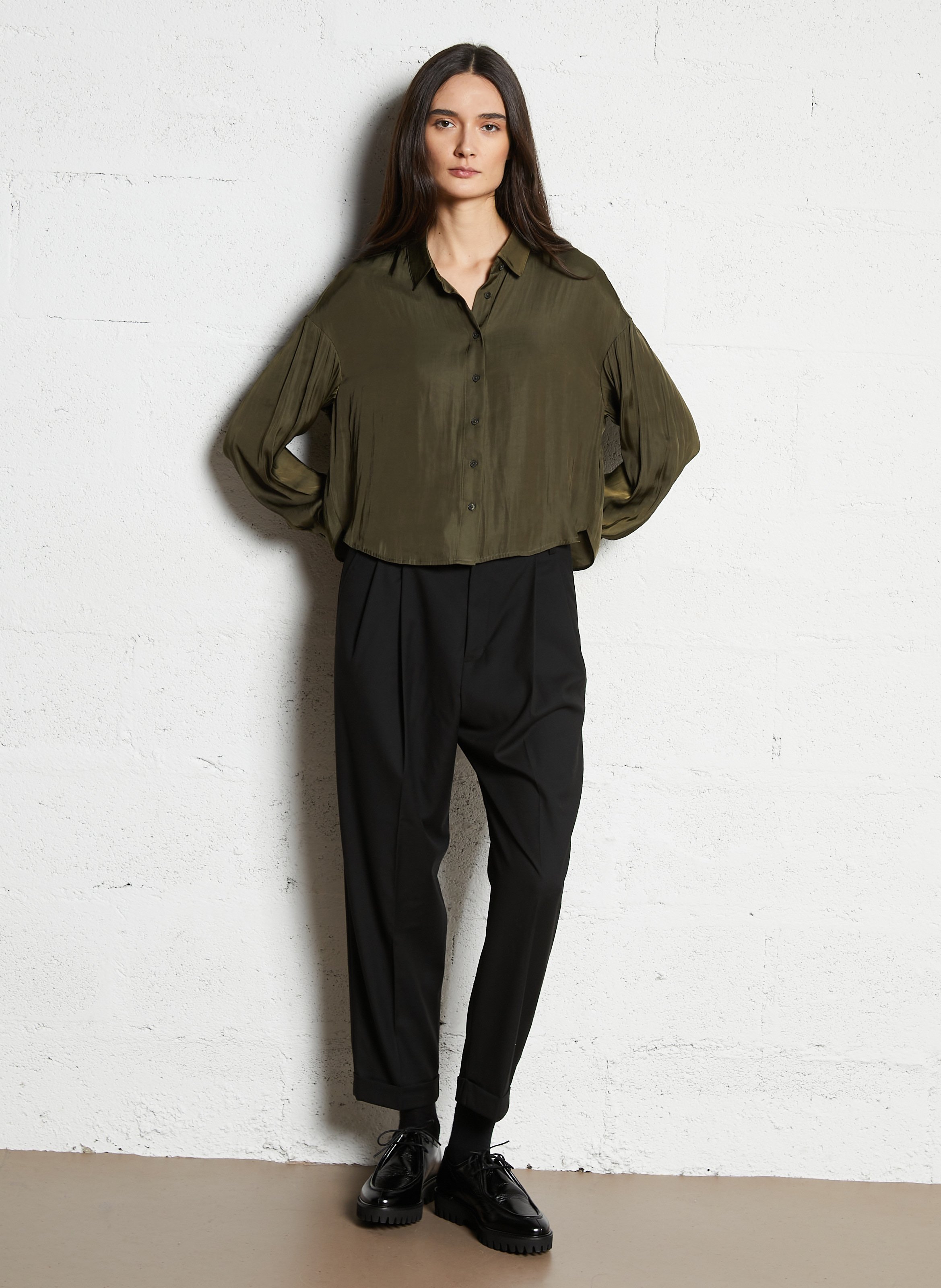 Cropped shirt with classic collar and studs IKKS Khaki