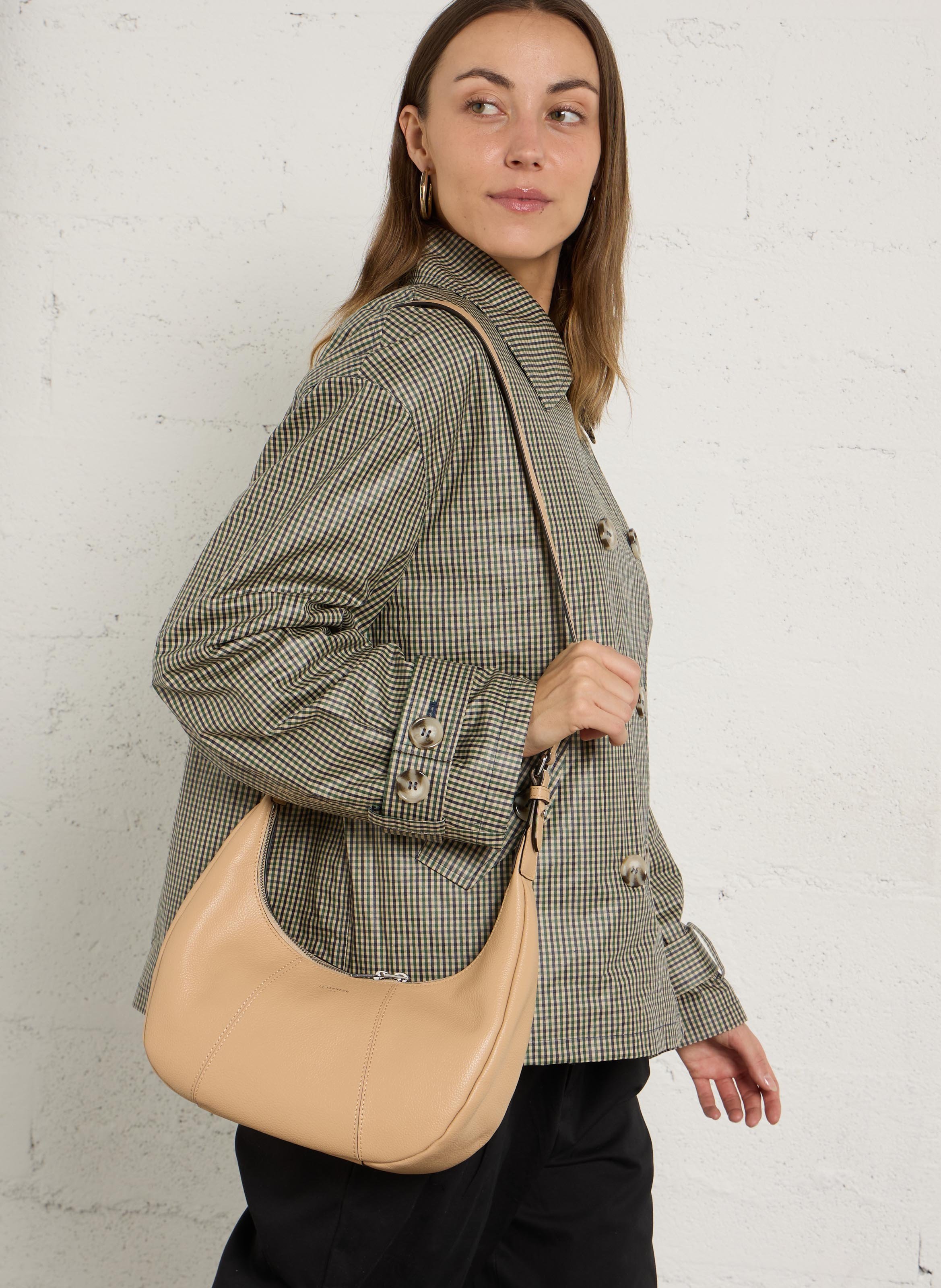 Small zippered hobo bag in grained leather LE TANNEUR Beige