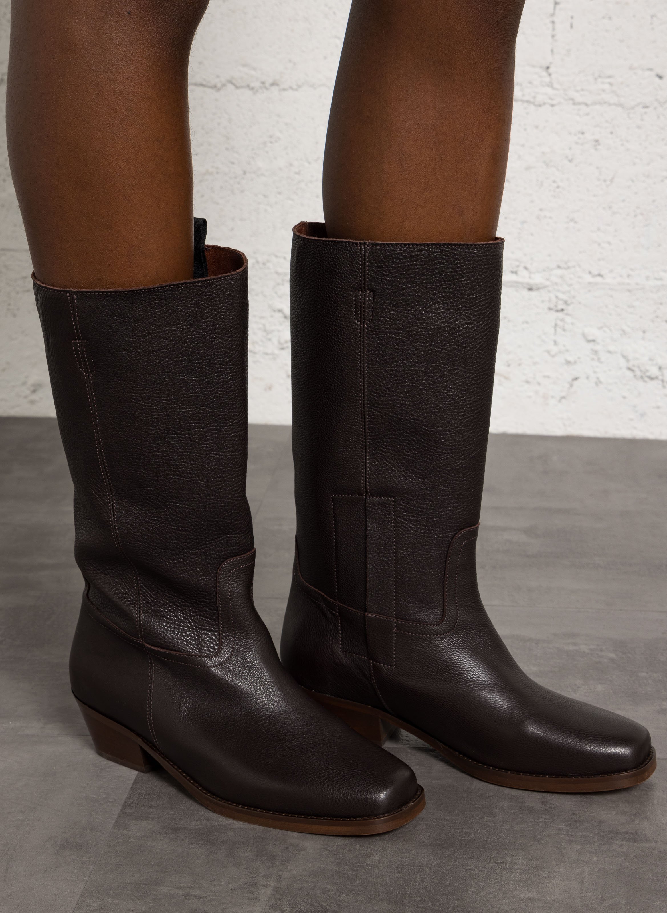 Stiefel aus genarbtem Leder ANONYMOUS COPENHAGEN Braun