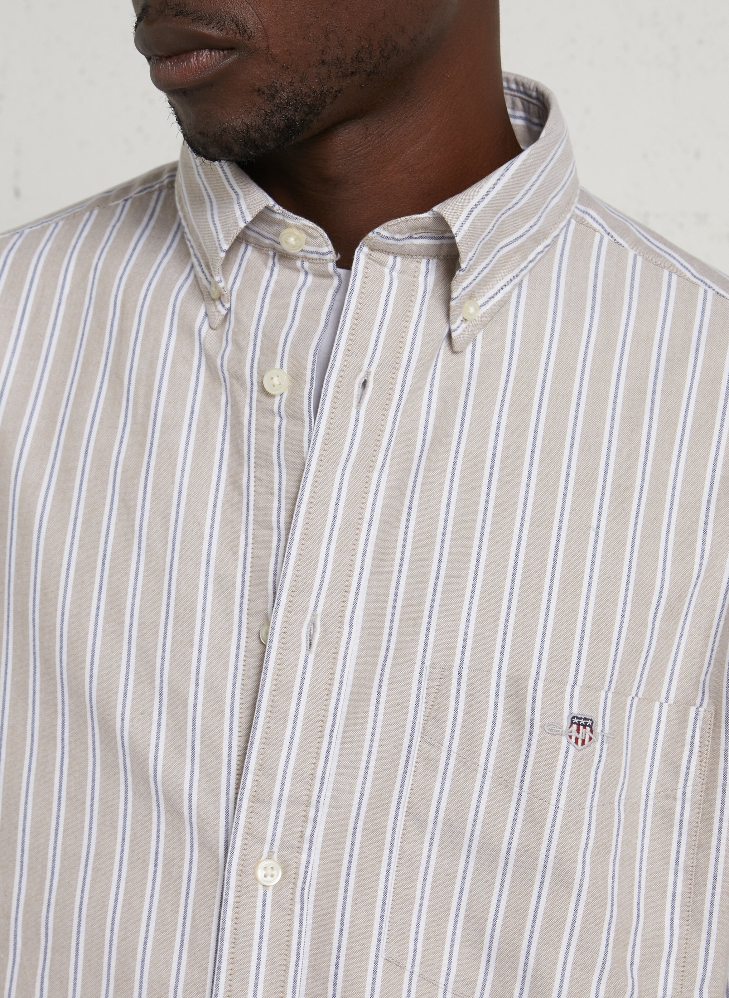 Chemise col américain rayée en coton GANT Beige