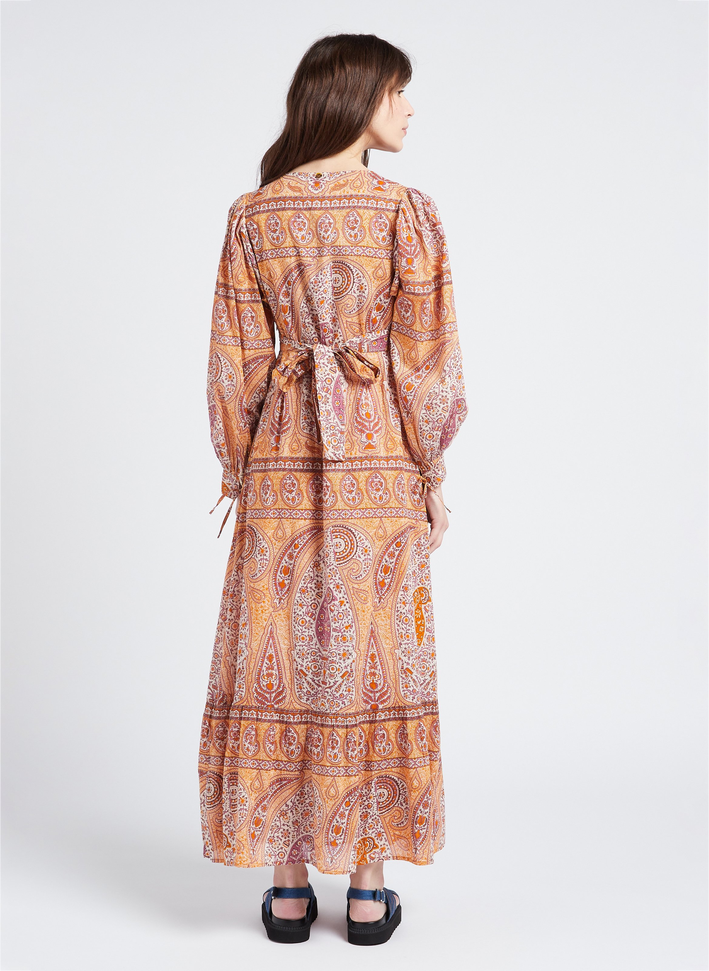 Langes, tailliertes Kleid mit V-Ausschnitt aus Baumwolle ANTIK BATIK Orange