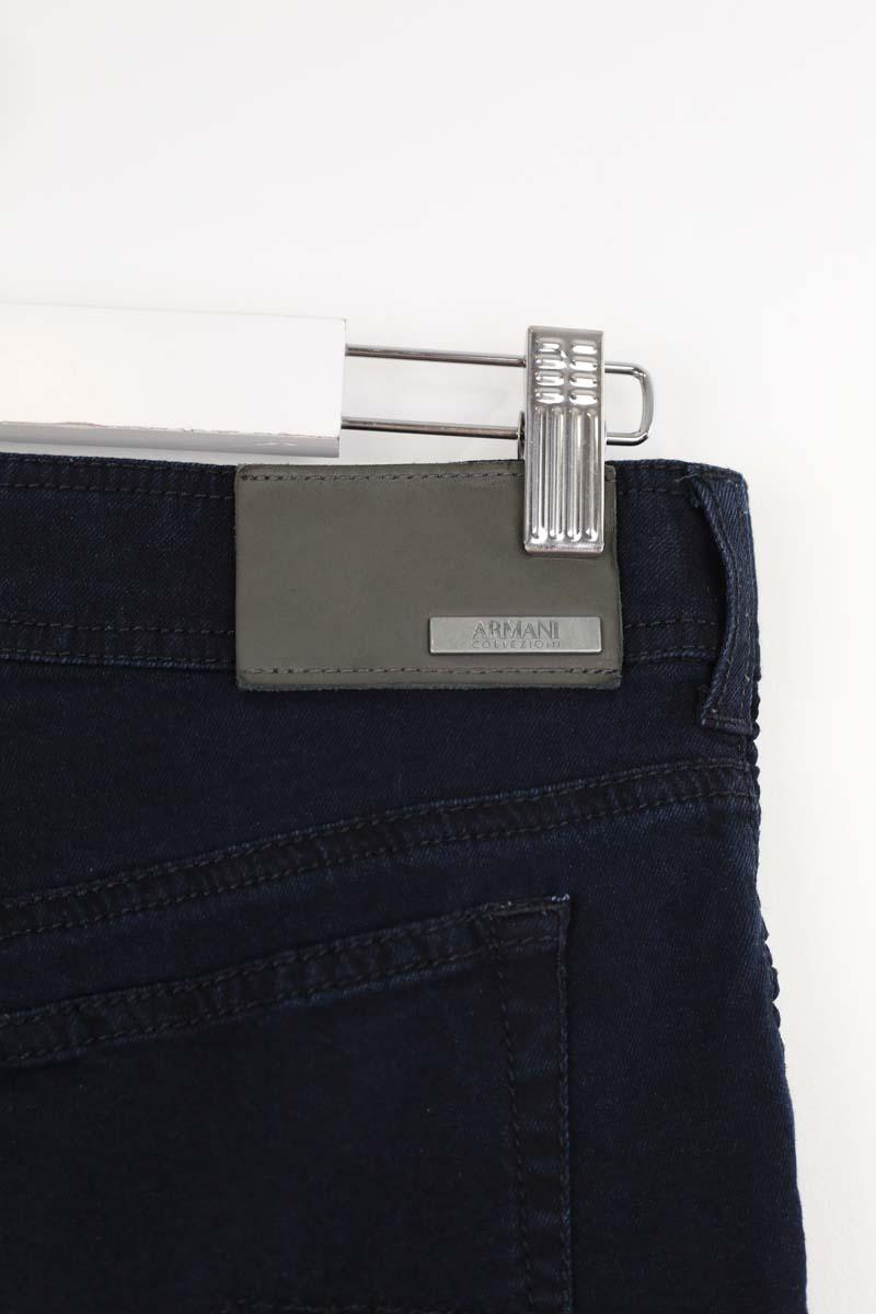 - Straight-leg jeans
- 5 pockets
- Straight cut
- Faded effect ARMANI - SECONDE MAIN Blue
