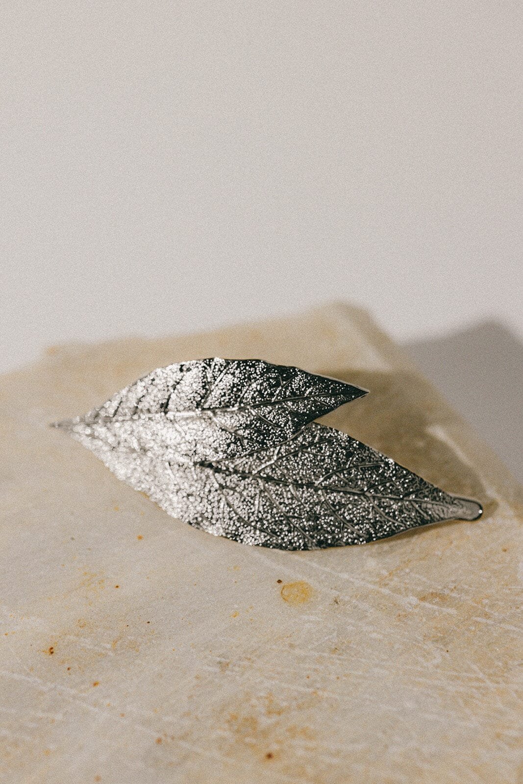 Maxi gold-plated leaf hair clip MONSIEUR SIMONE Silver