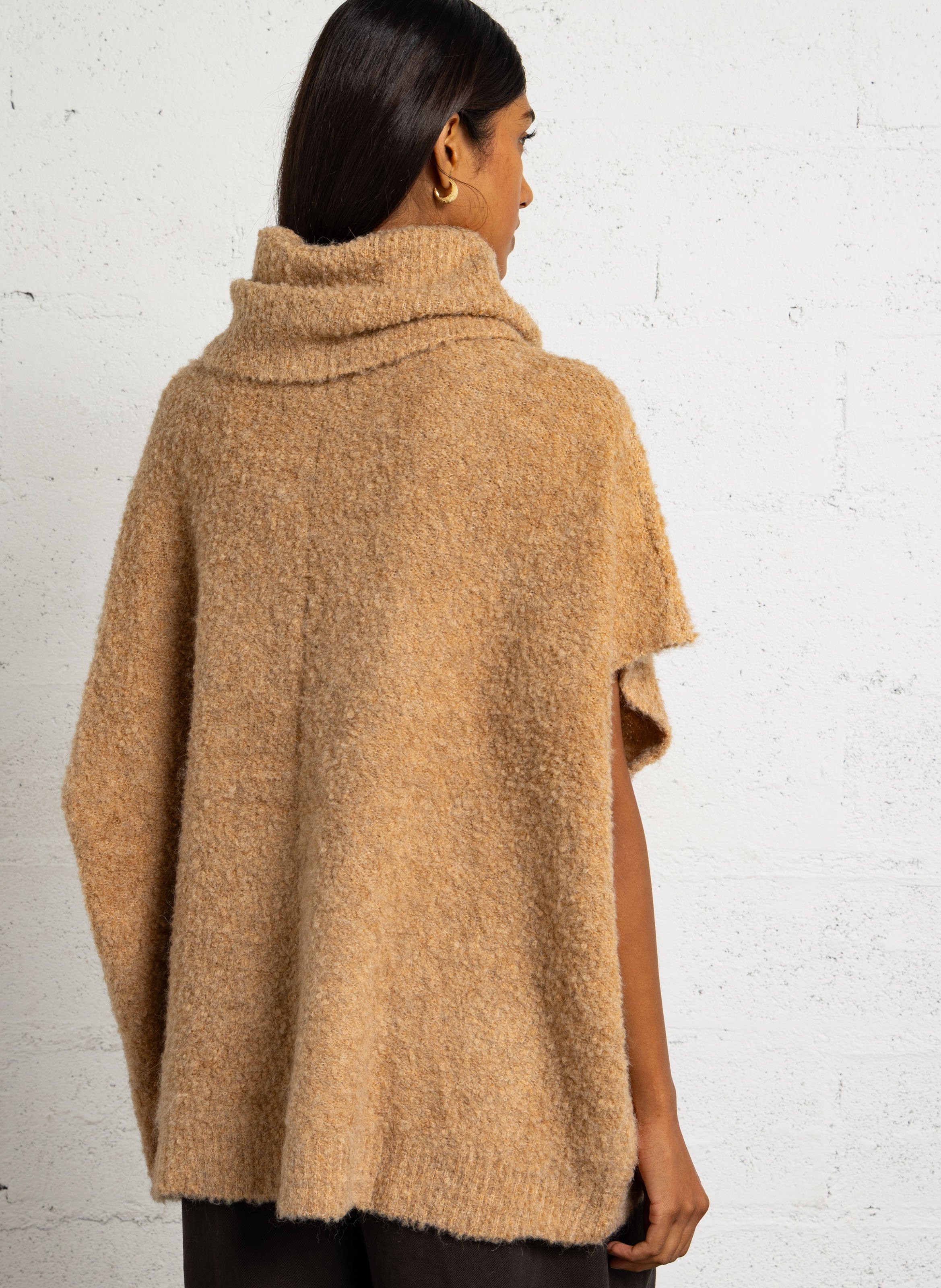 Weiter Rollkragenpullover ohne Ärmel LE TEMPS DES CERISES Braun
