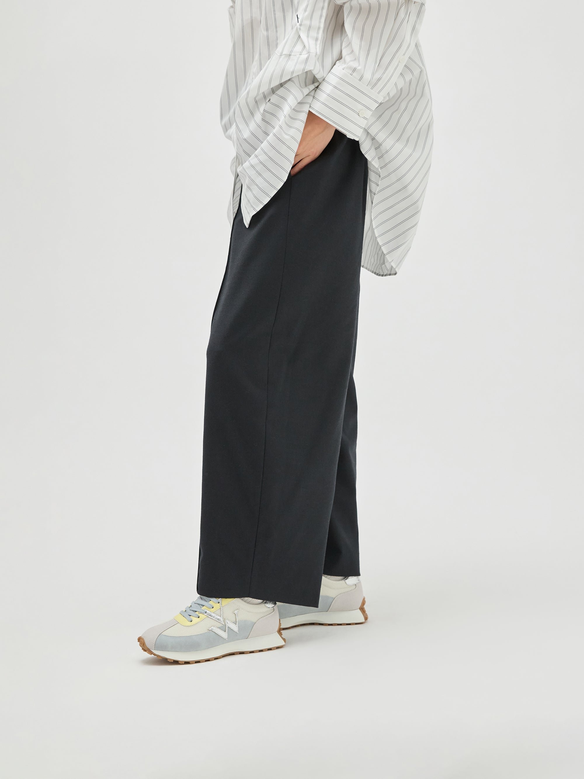 Sneakers with monogram on running sole VANESSA WU Blue