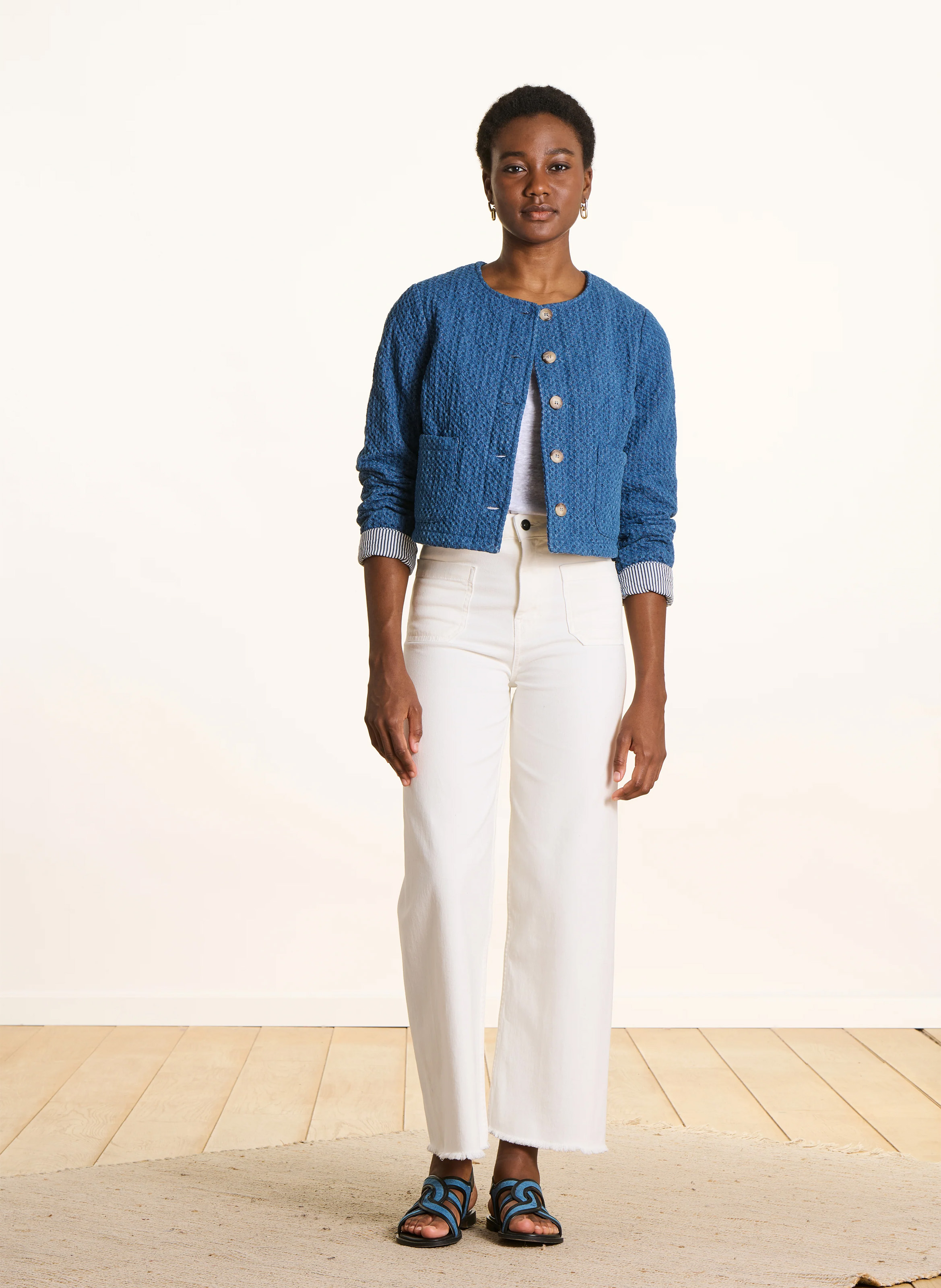 Kurze Jacke mit Rundhalsausschnitt LA FEE MARABOUTEE Blau