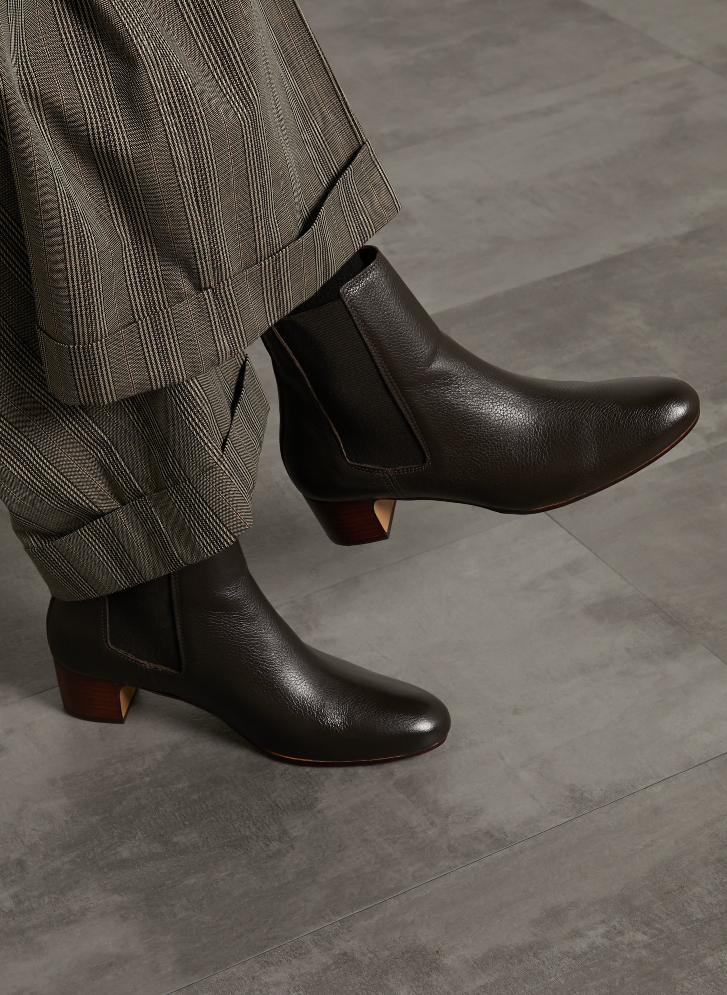 Stiefeletten mit Absätzen aus genarbtem Leder ANONYMOUS COPENHAGEN Braun