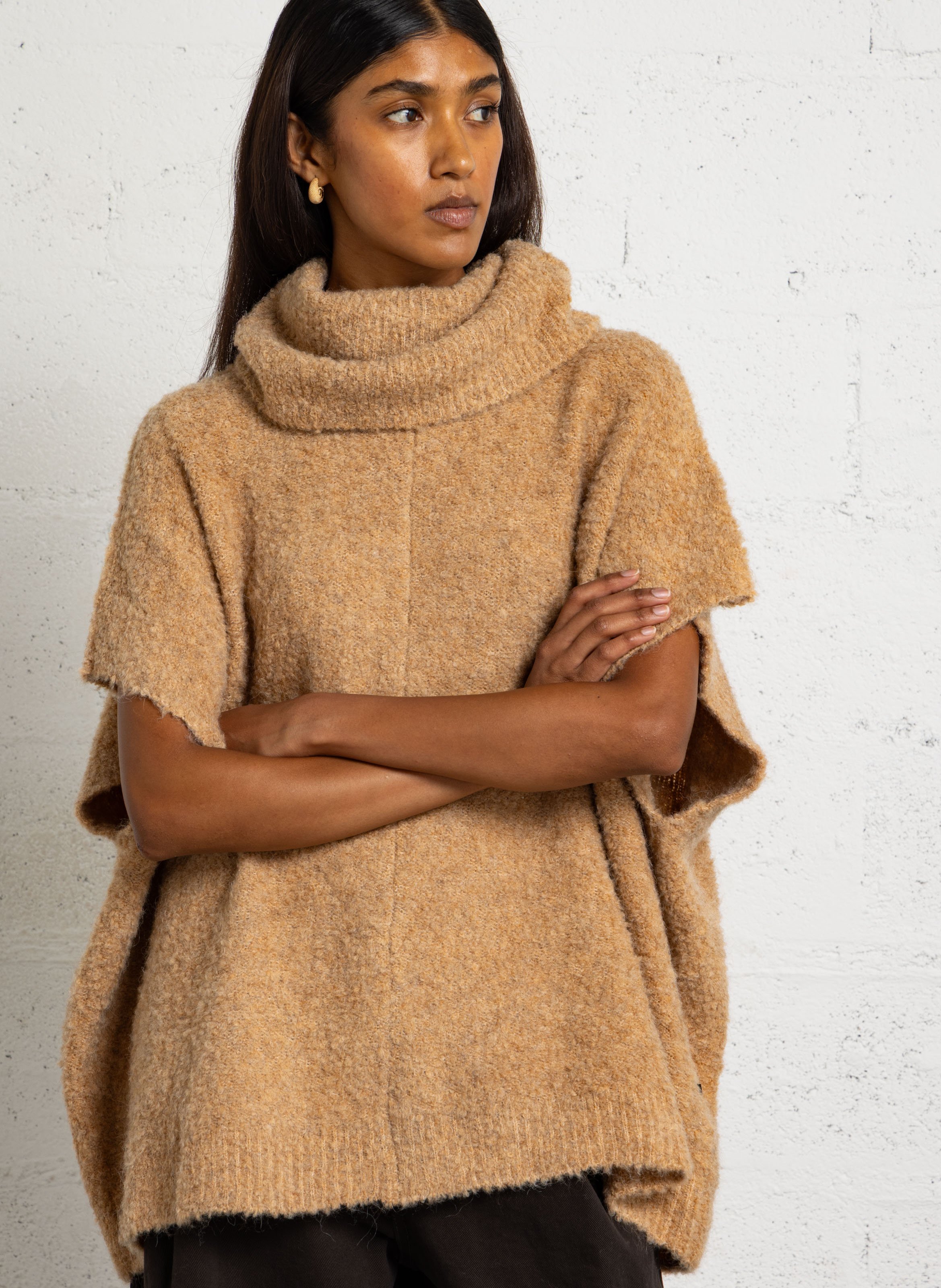 Weiter Rollkragenpullover ohne Ärmel LE TEMPS DES CERISES Braun