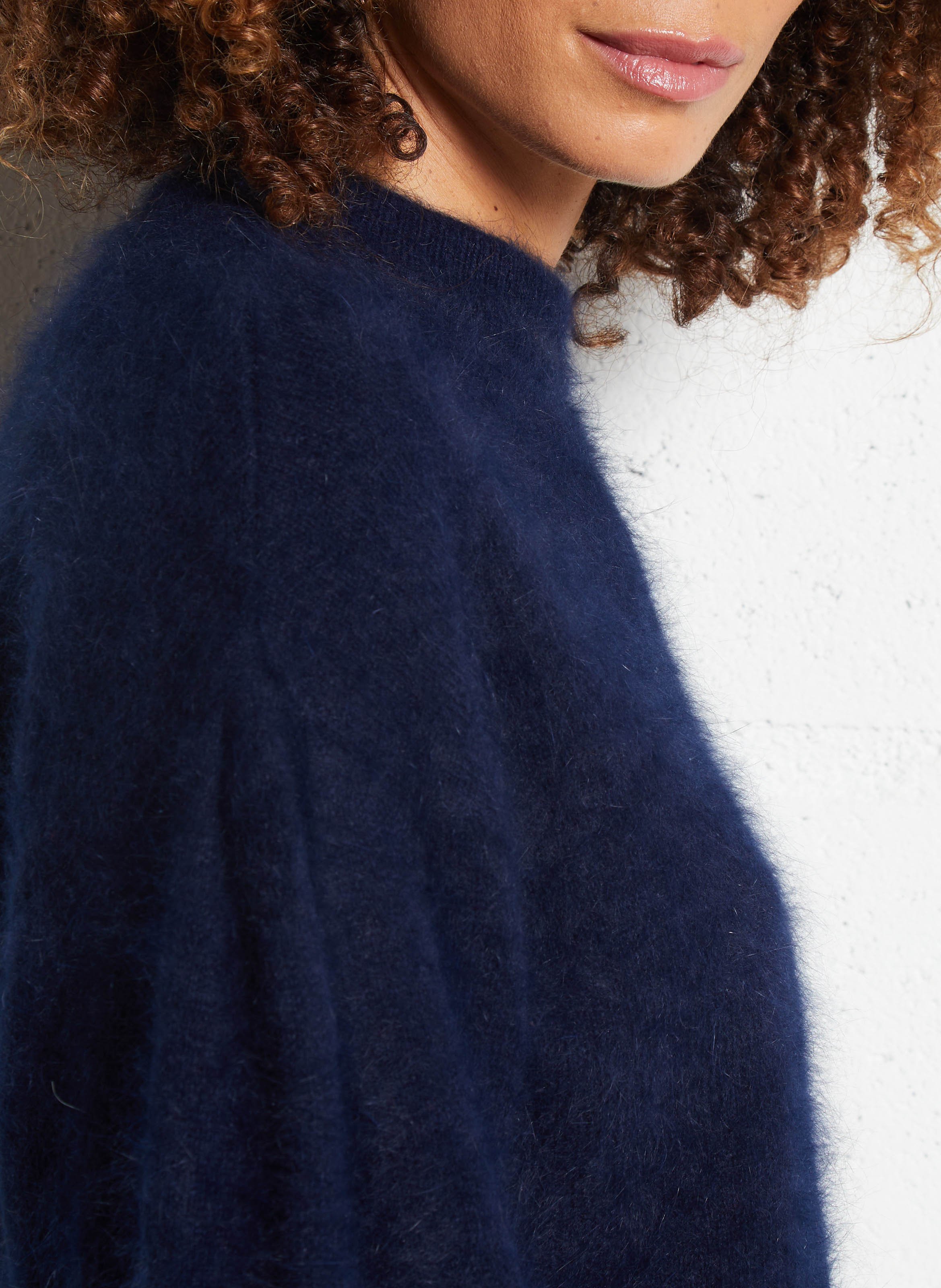 Pull ample col rond en angora mélangé BELLEROSE Bleu