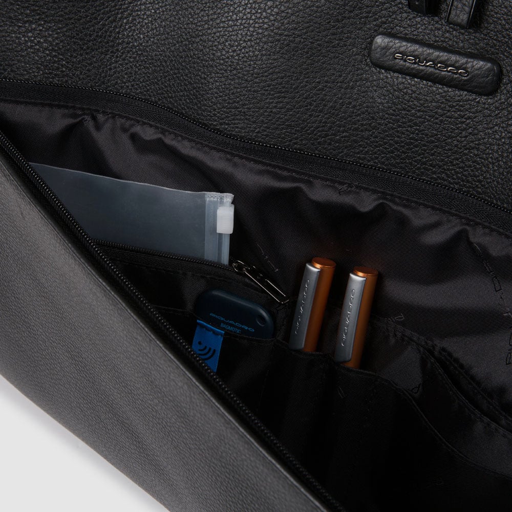Travel garment bag in leather with shirt cover PIQUADRO Black