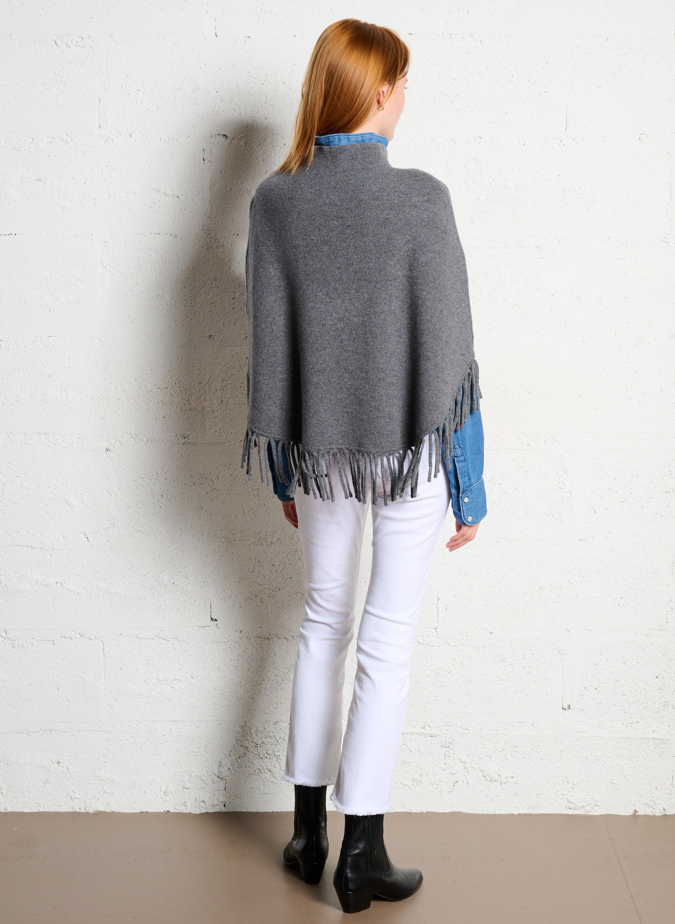 Weiter Wollponcho mit Fransen BERENICE Grau