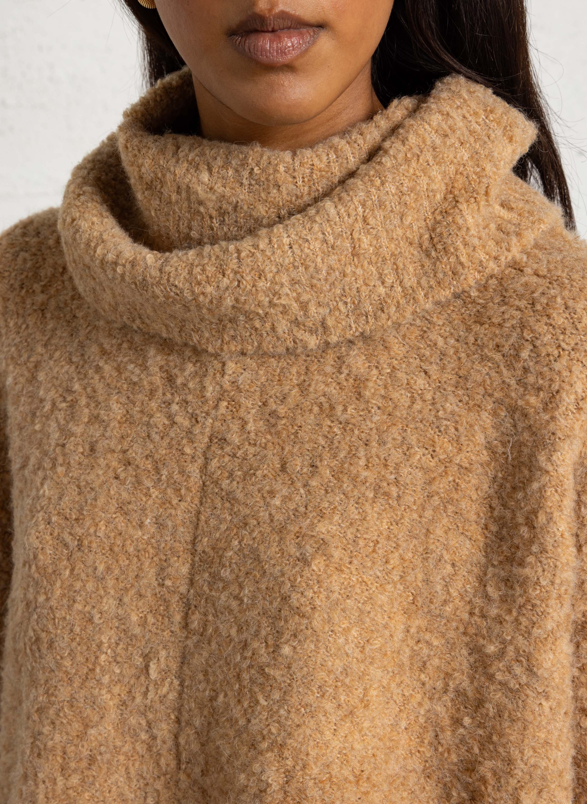 Weiter Rollkragenpullover ohne Ärmel LE TEMPS DES CERISES Braun