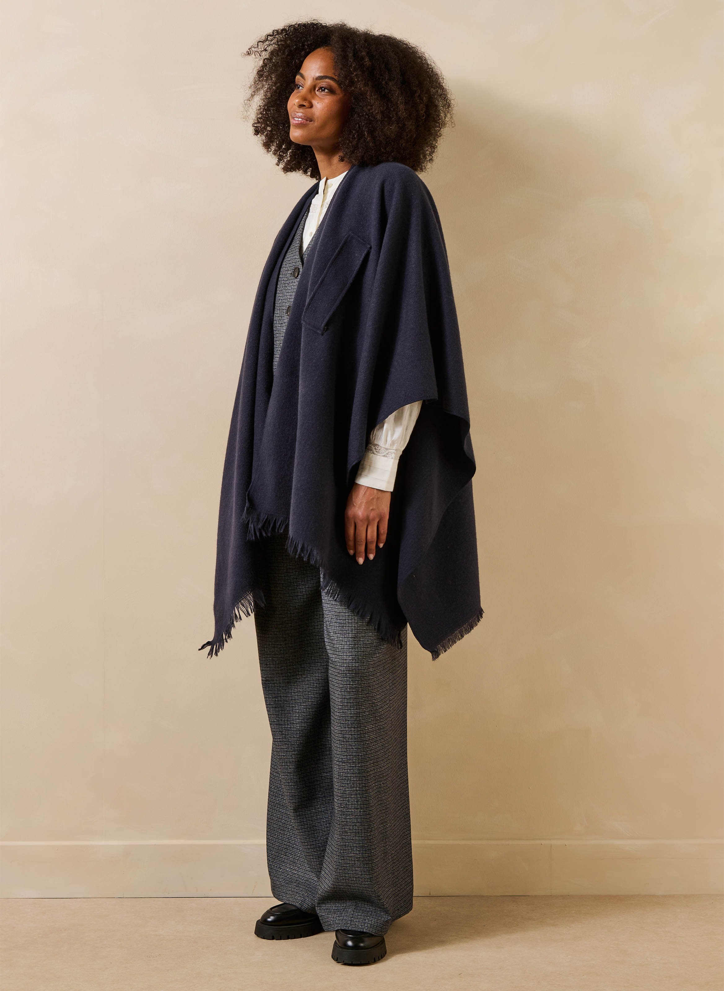 Weiter Poncho mit Fransen LA FEE MARABOUTEE Blau